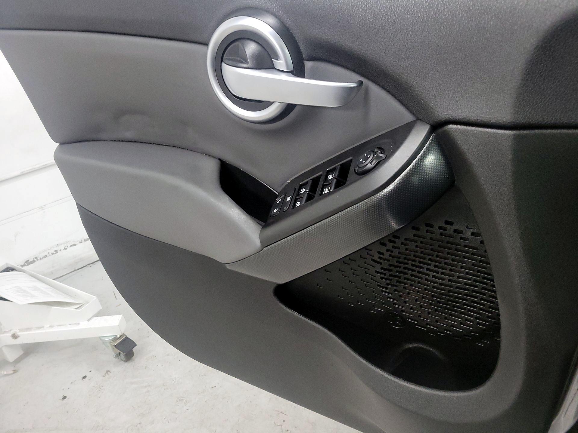 Thumbnail: 2016 Fiat 500X - 12