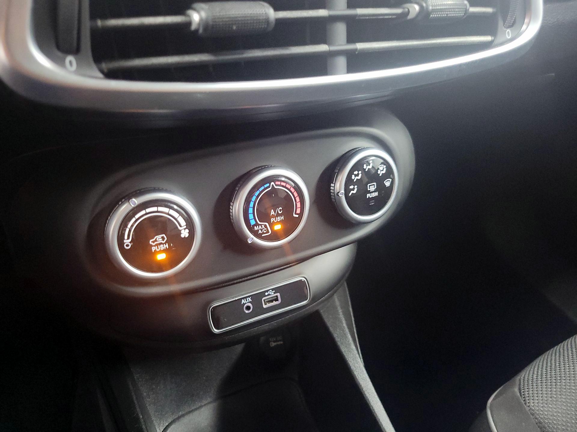 Thumbnail: 2016 Fiat 500X - 14