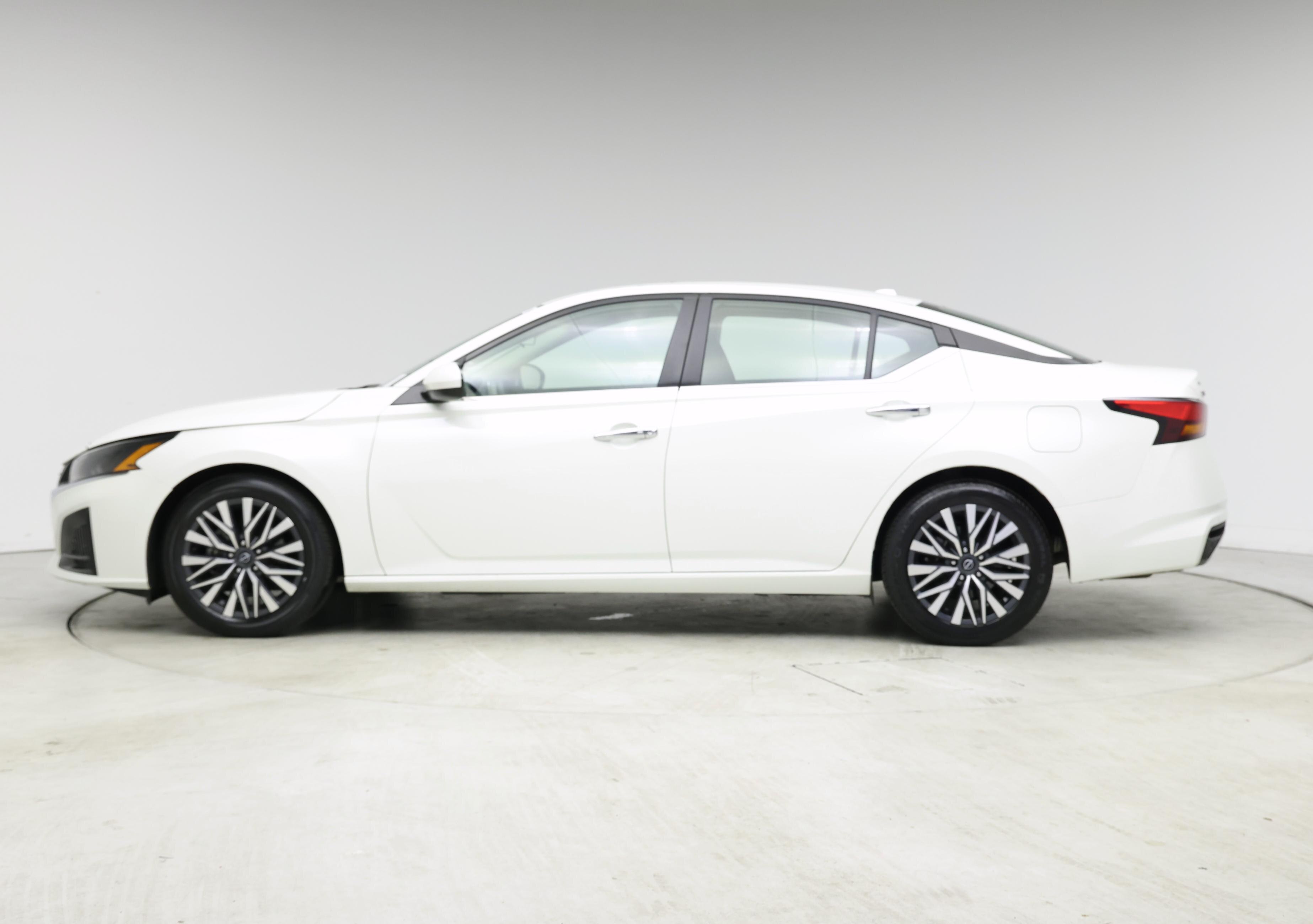 Thumbnail: 2023 Nissan Altima - 3
