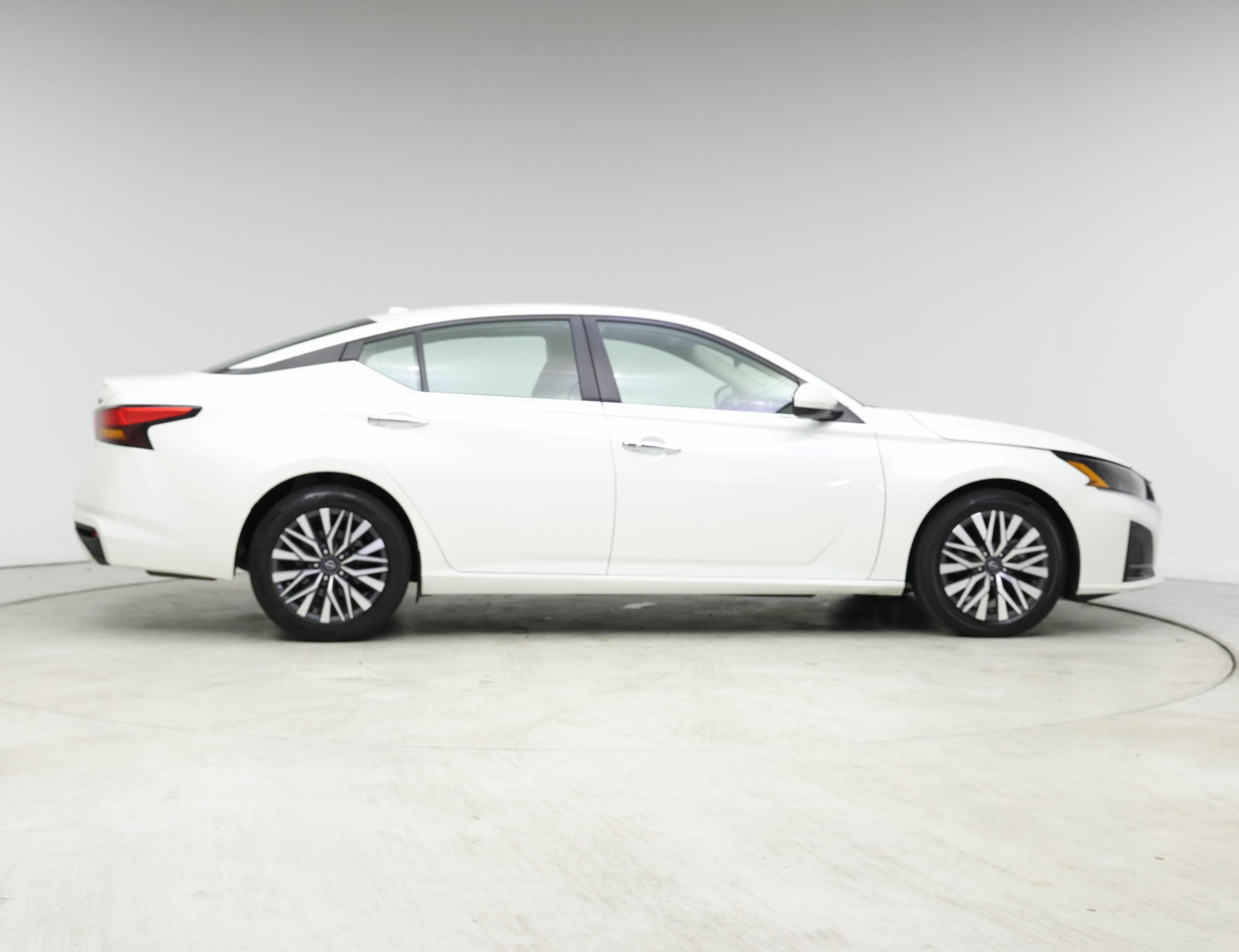 Thumbnail: 2023 Nissan Altima - 7