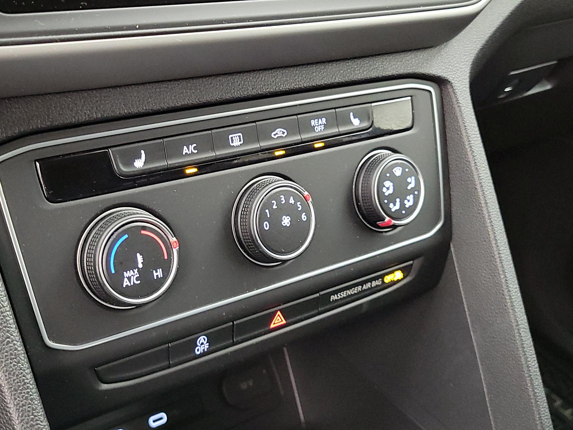 Thumbnail: 2022 Volkswagen Atlas - 16