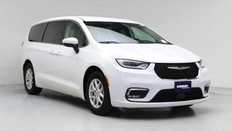 2023 Chrysler Pacifica Touring L Hero Image
