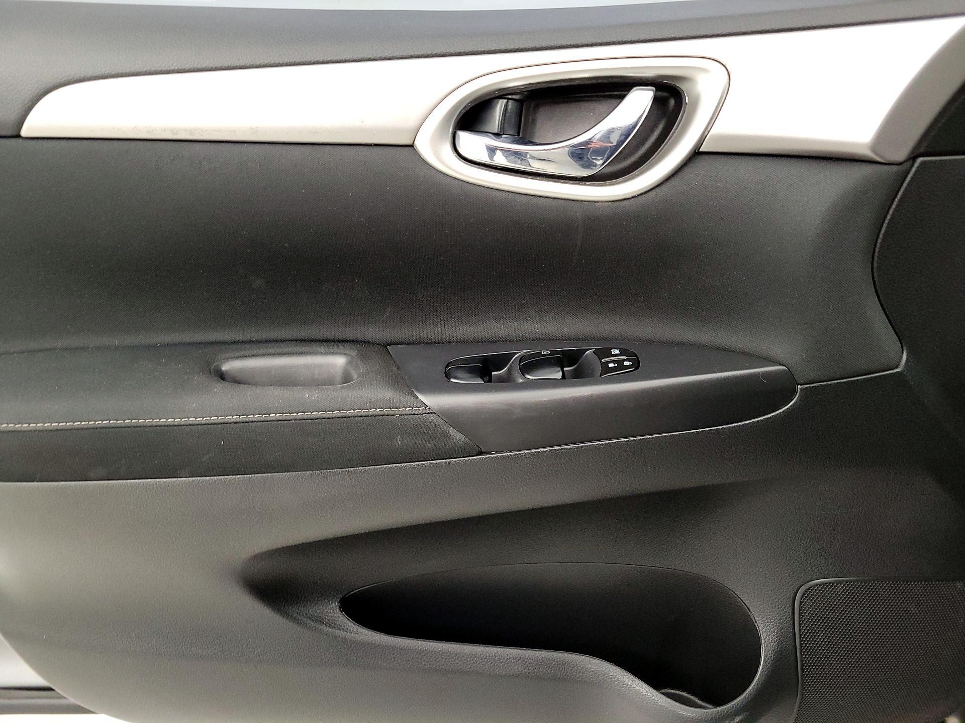 Thumbnail: 2015 Nissan Sentra - 12