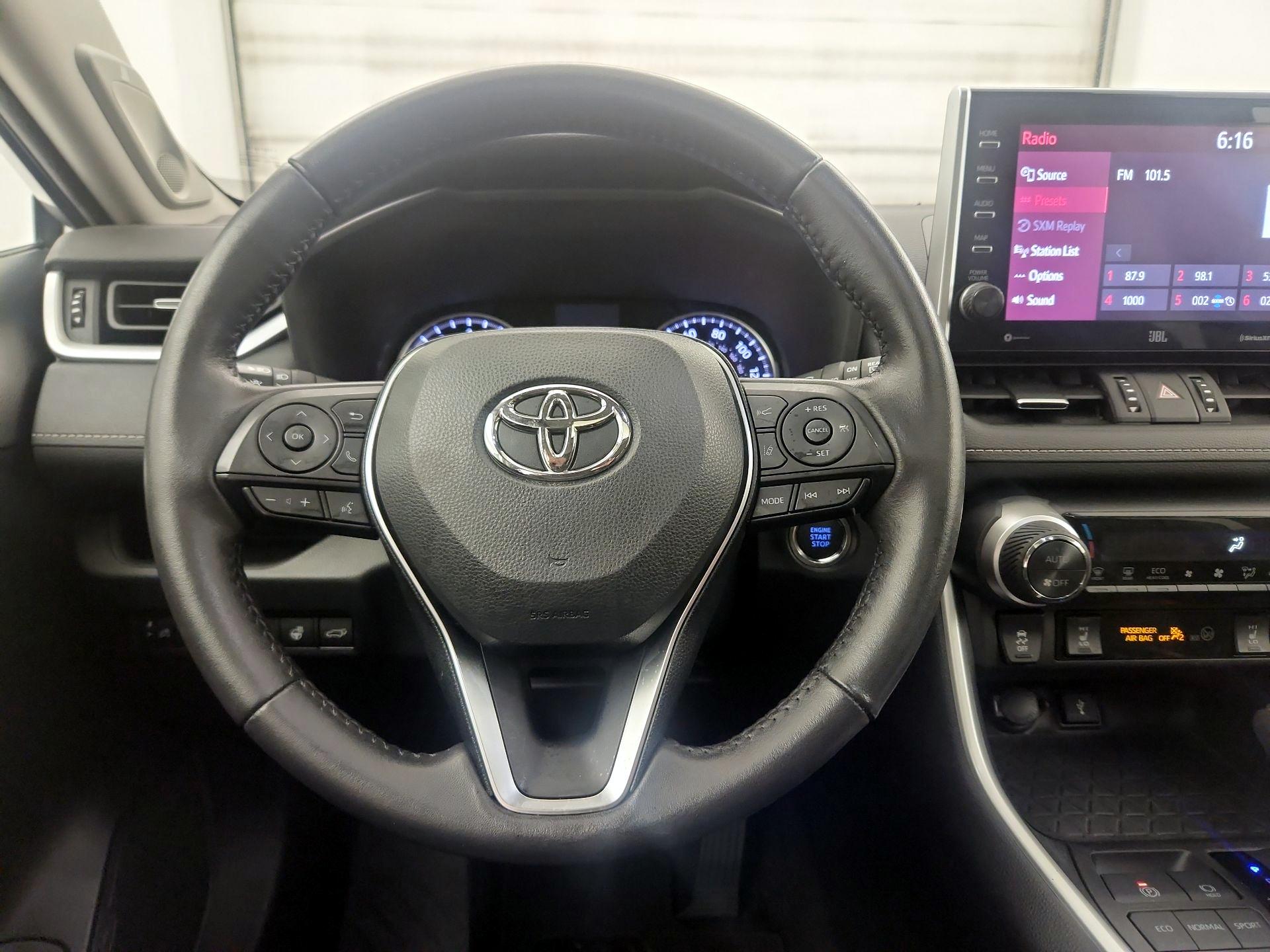 Thumbnail: 2022 Toyota RAV4 - 10