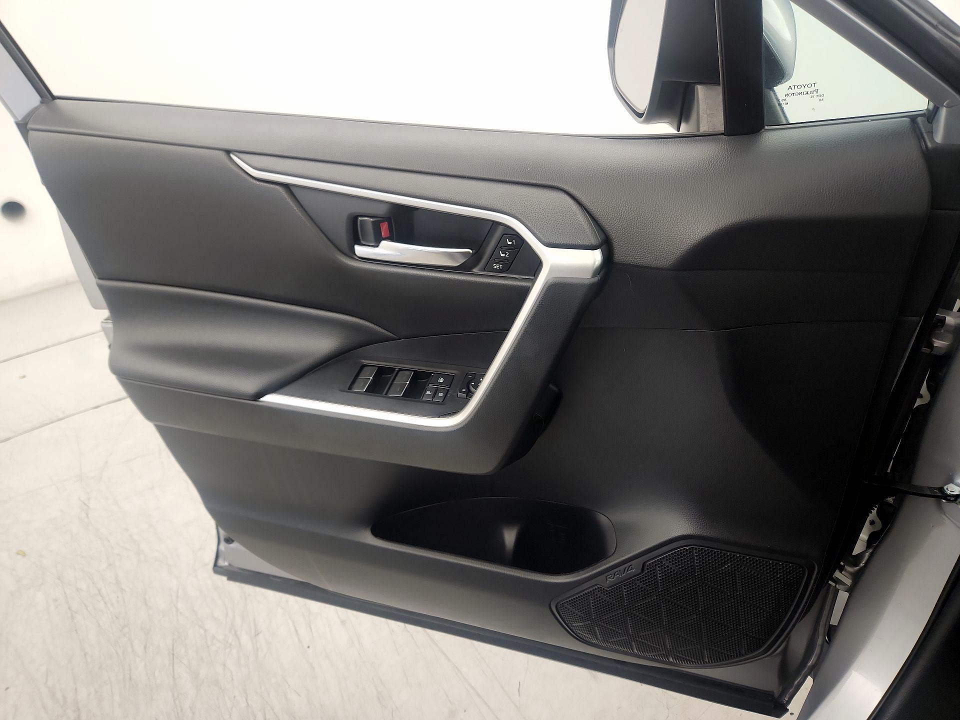 Thumbnail: 2022 Toyota RAV4 - 12