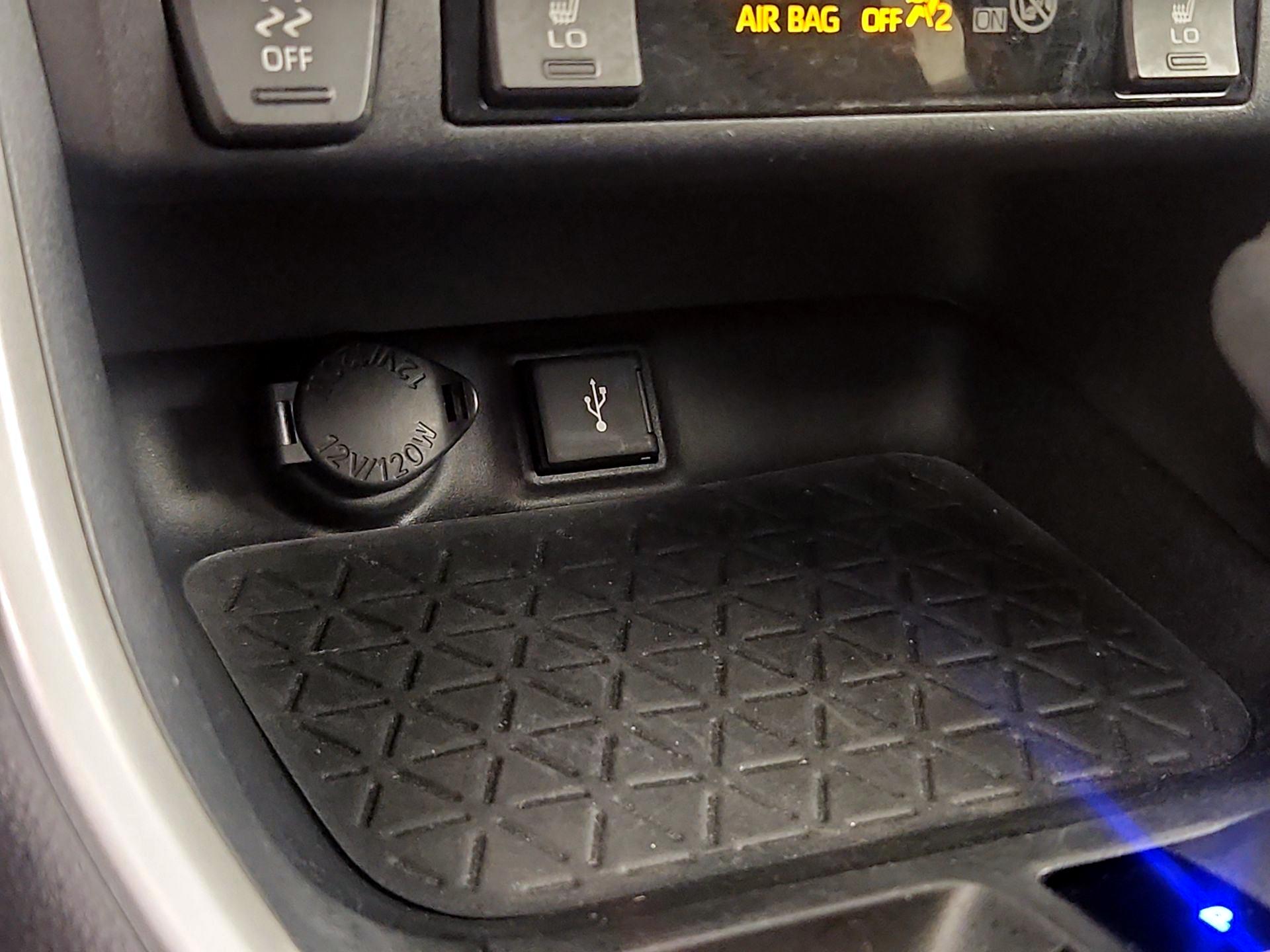 Thumbnail: 2022 Toyota RAV4 - 18