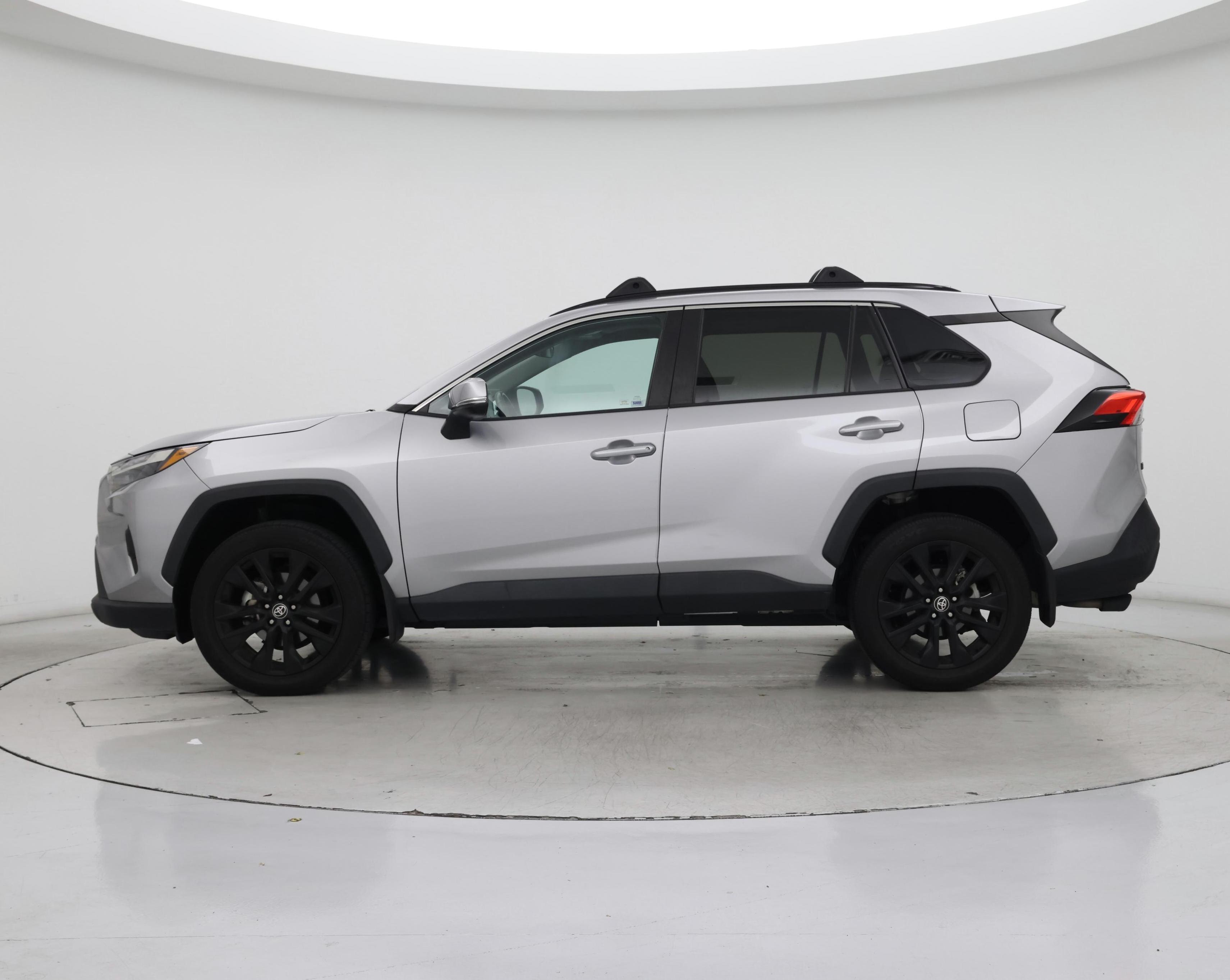Thumbnail: 2022 Toyota RAV4 - 3