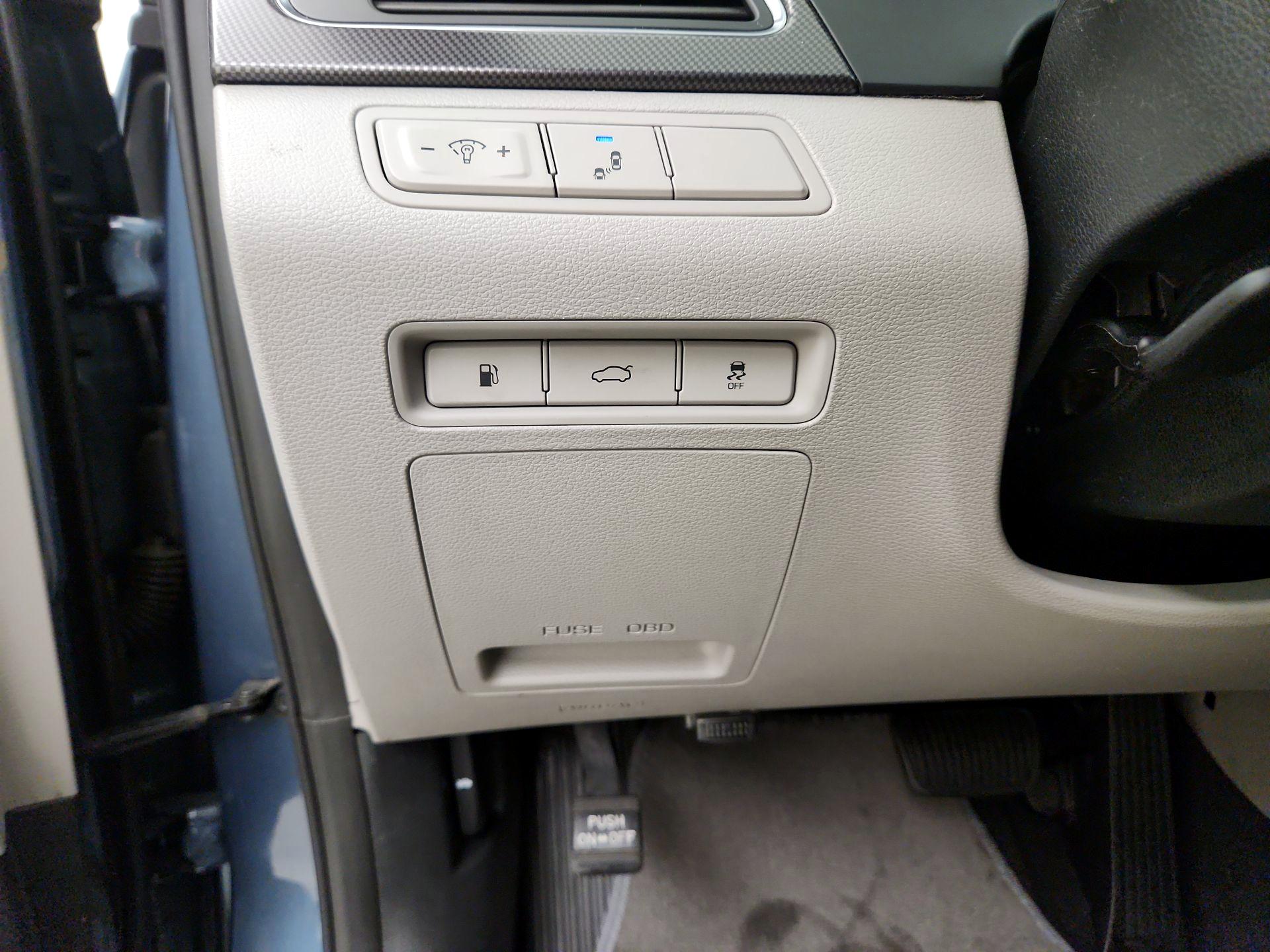 Thumbnail: 2016 Hyundai Sonata - 13