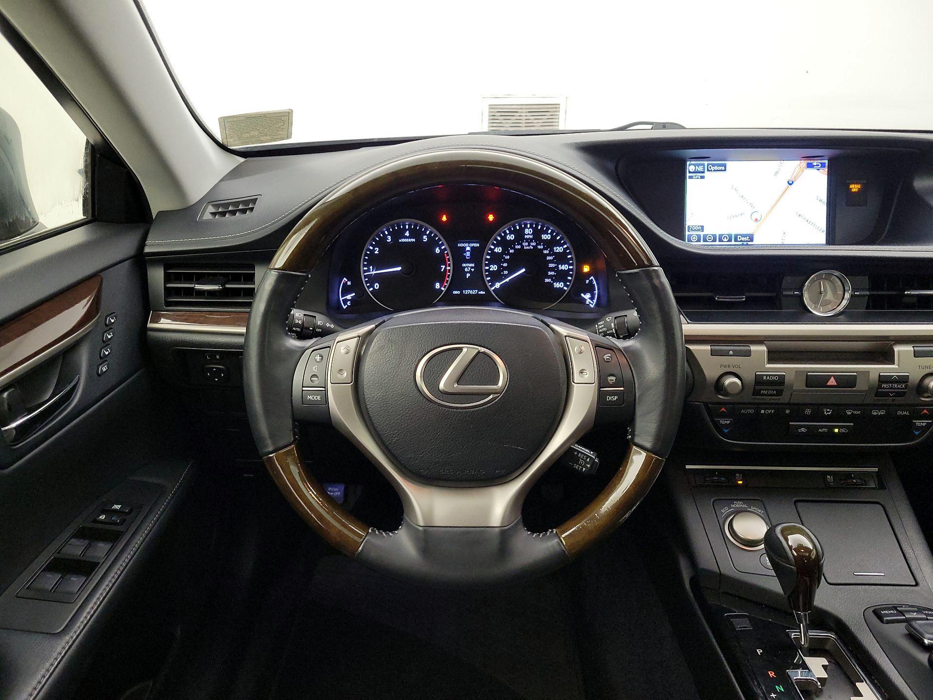 Thumbnail: 2015 Lexus ES - 10