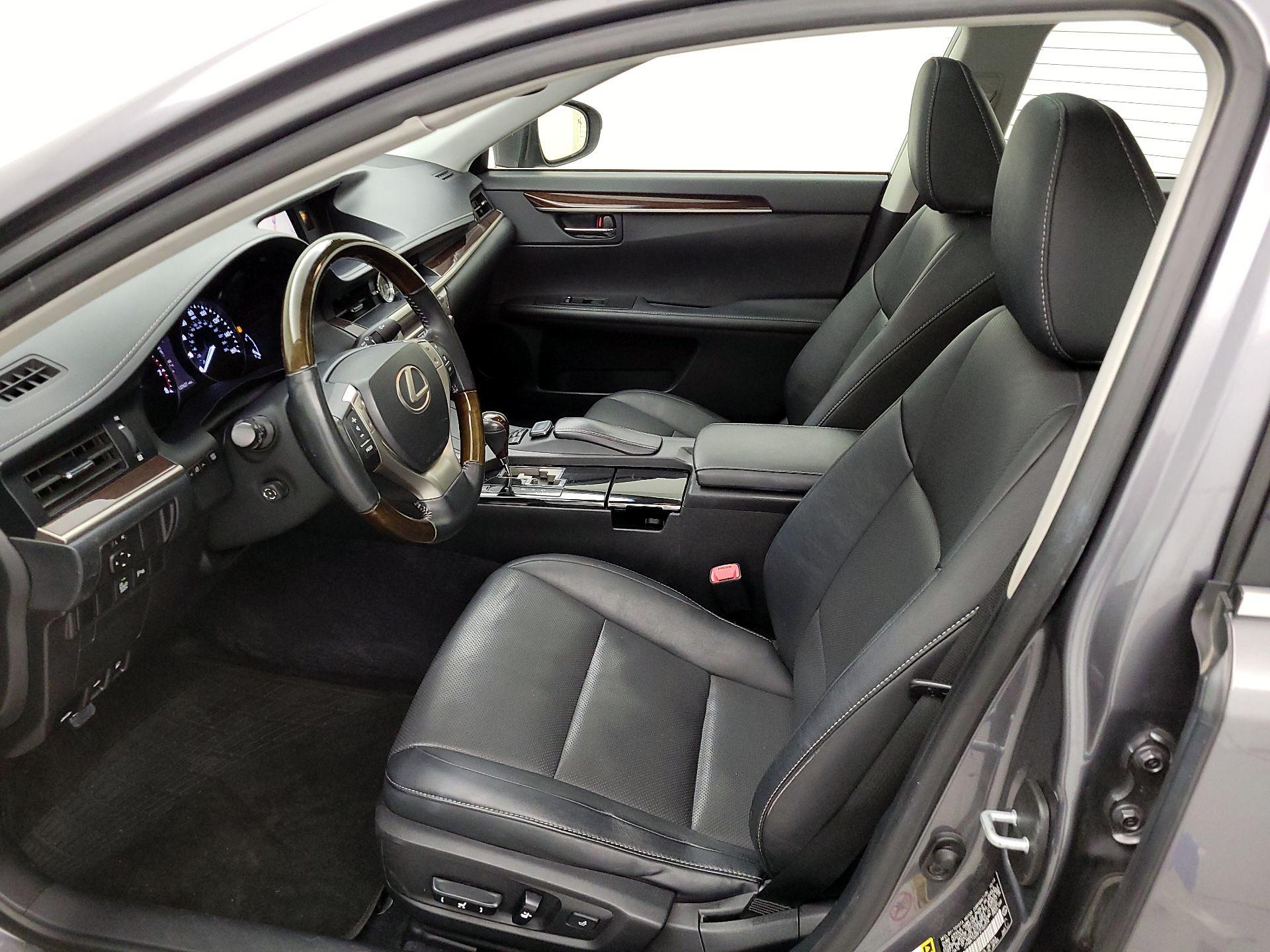 Thumbnail: 2015 Lexus ES - 11