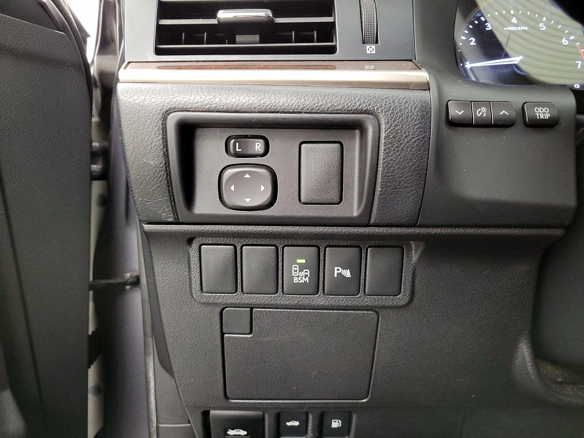 Thumbnail: 2015 Lexus ES - 13