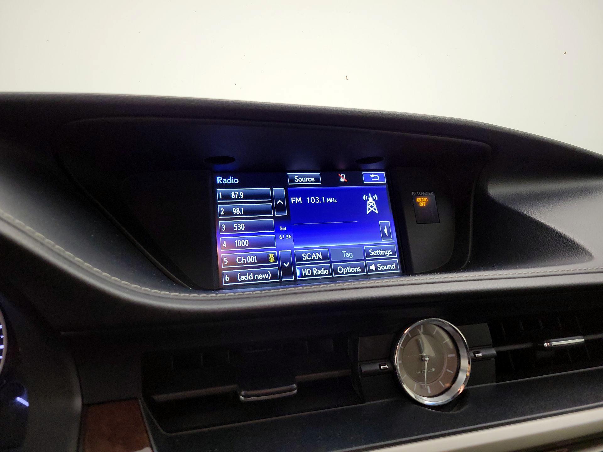 Thumbnail: 2015 Lexus ES - 16