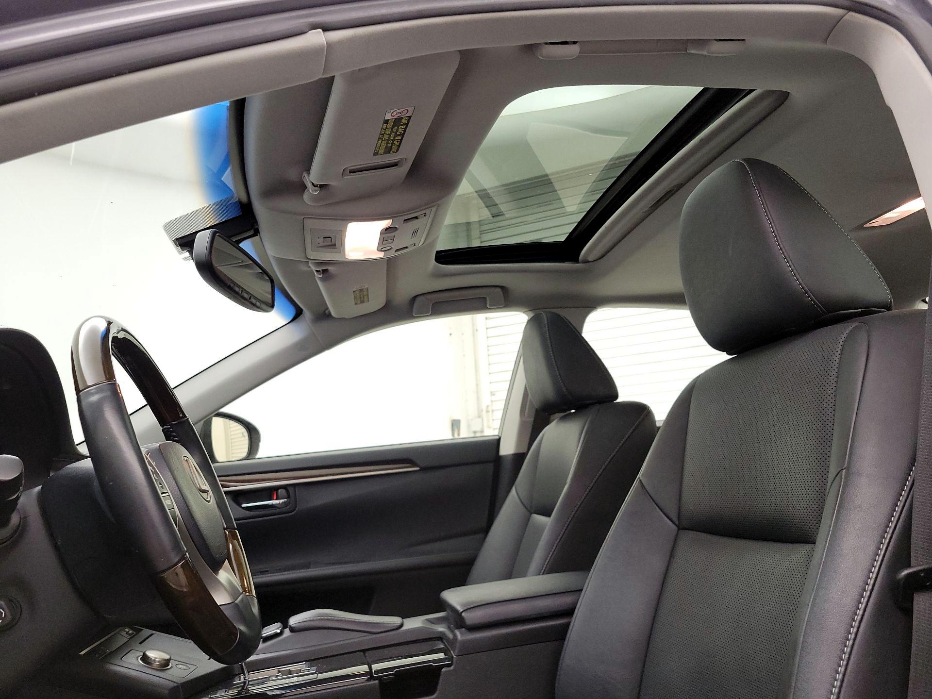 Thumbnail: 2015 Lexus ES - 20