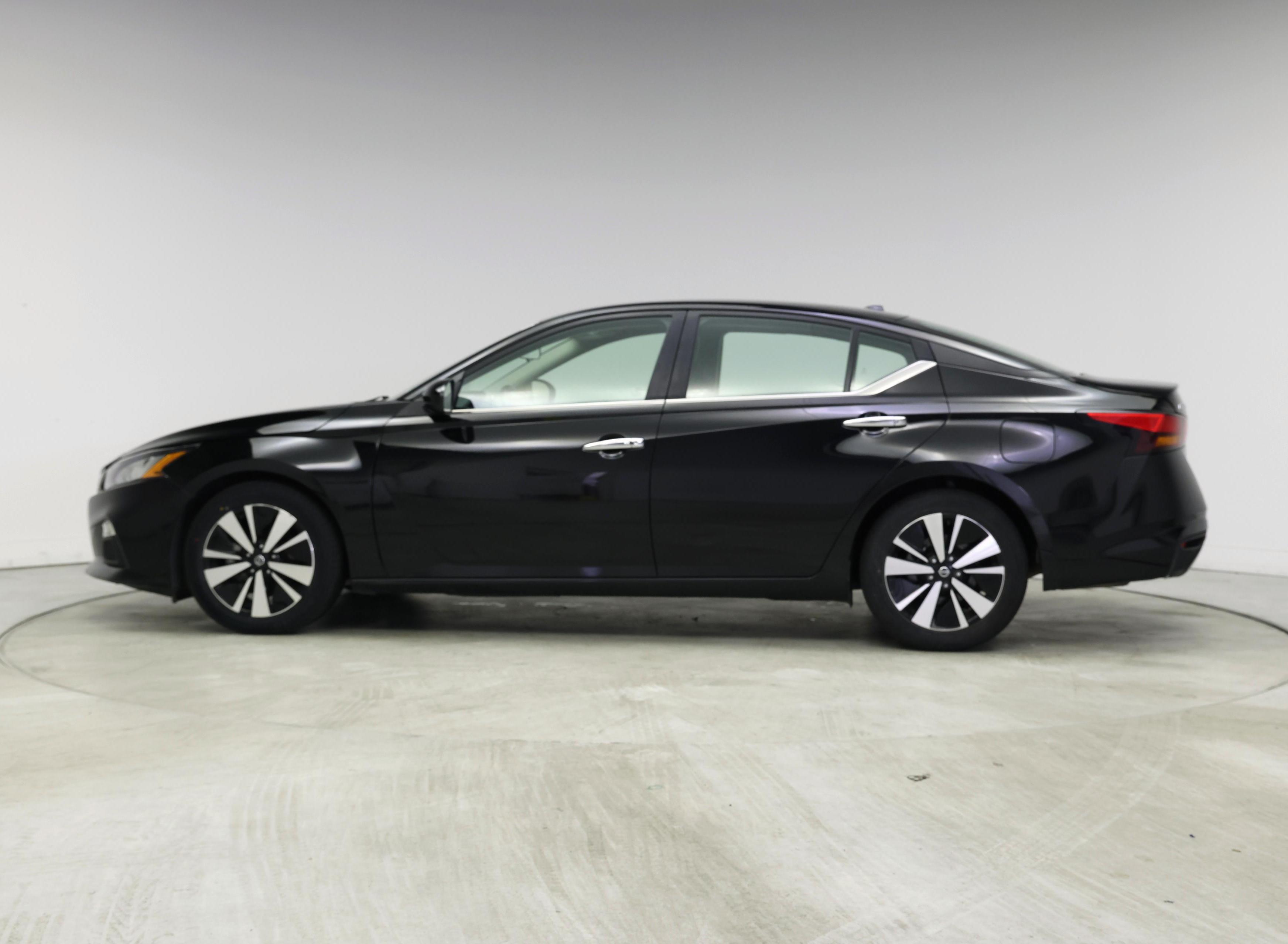Thumbnail: 2022 Nissan Altima - 3