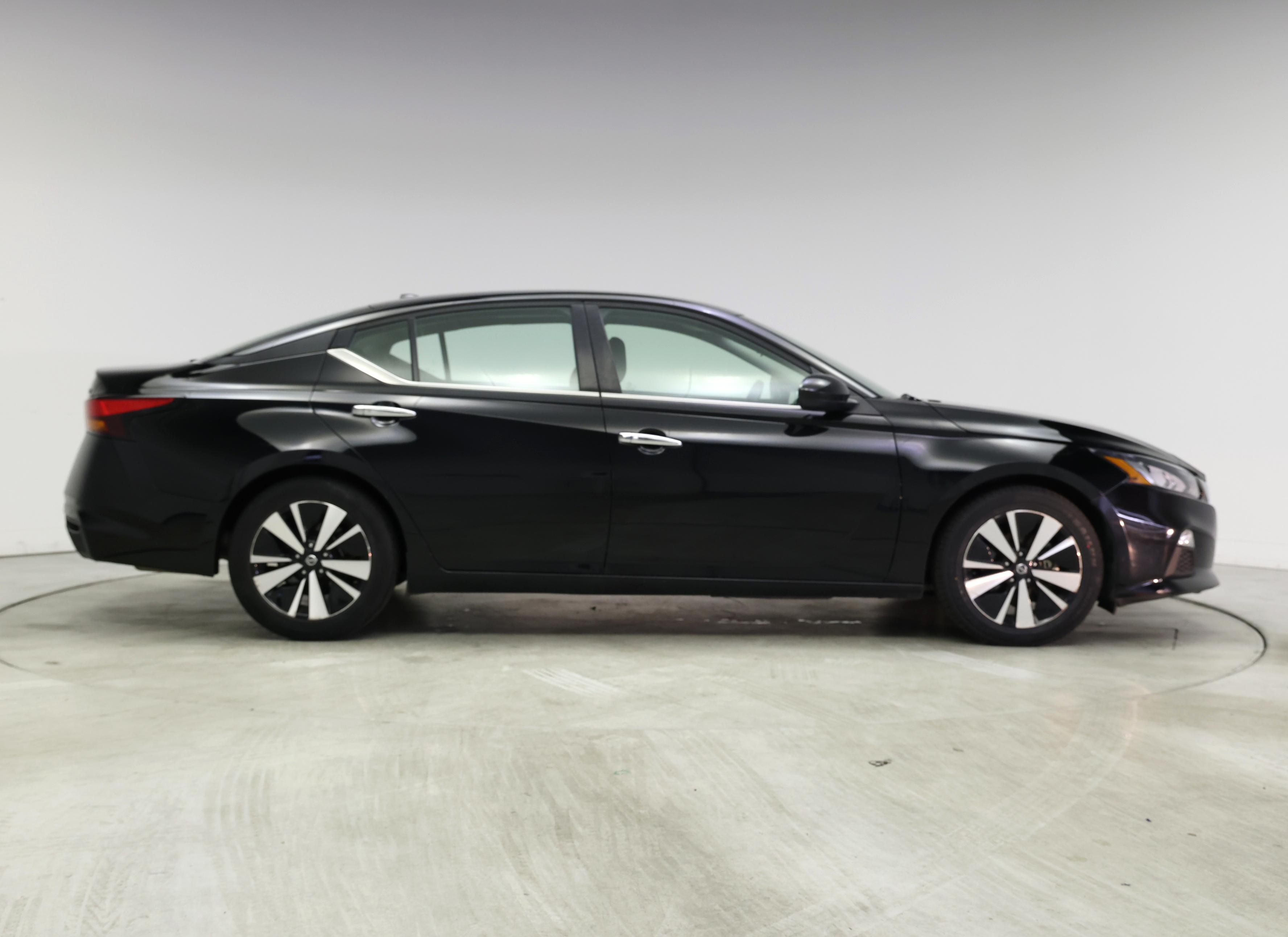 Thumbnail: 2022 Nissan Altima - 7