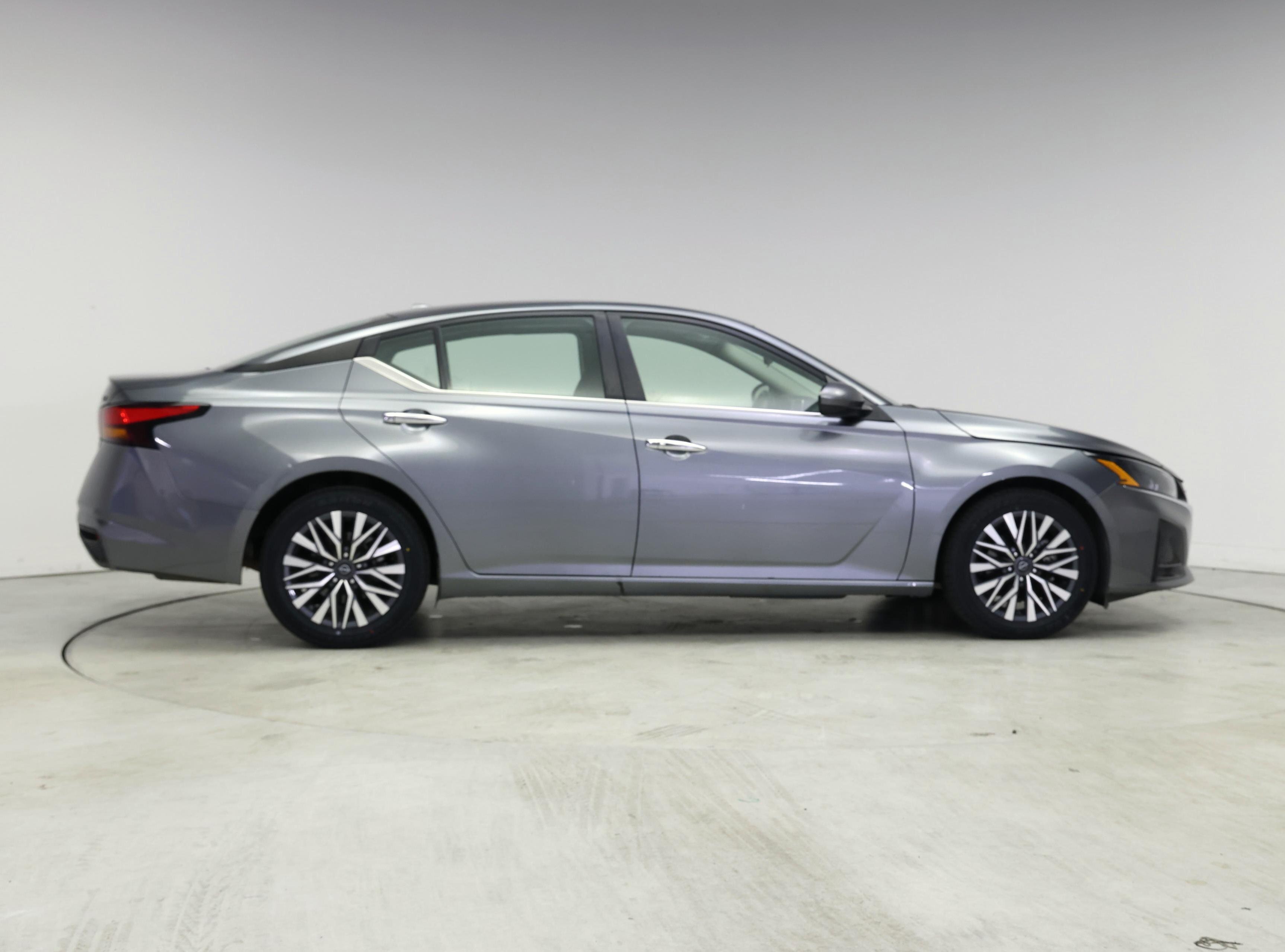 Thumbnail: 2023 Nissan Altima - 7