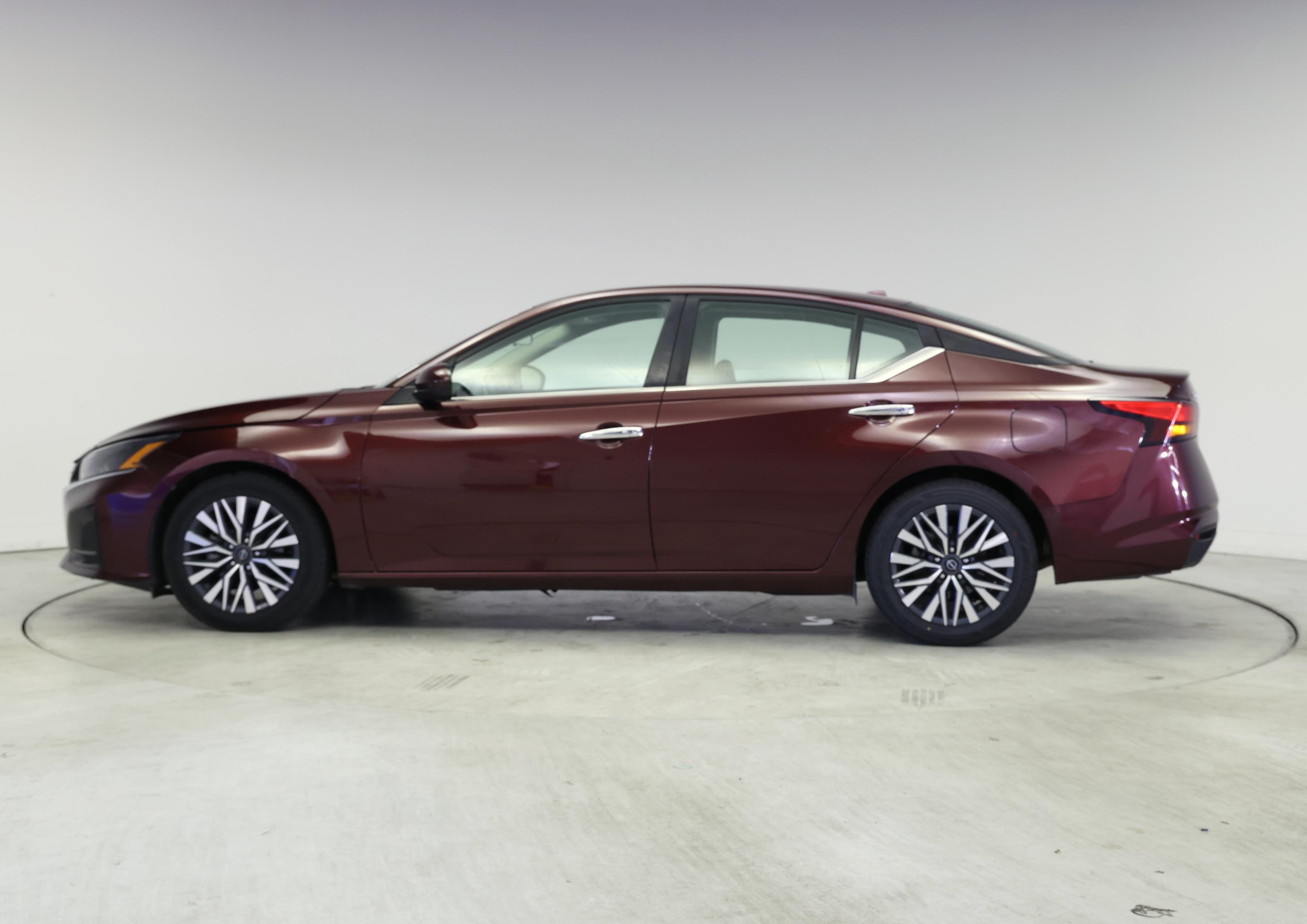 Thumbnail: 2023 Nissan Altima - 3