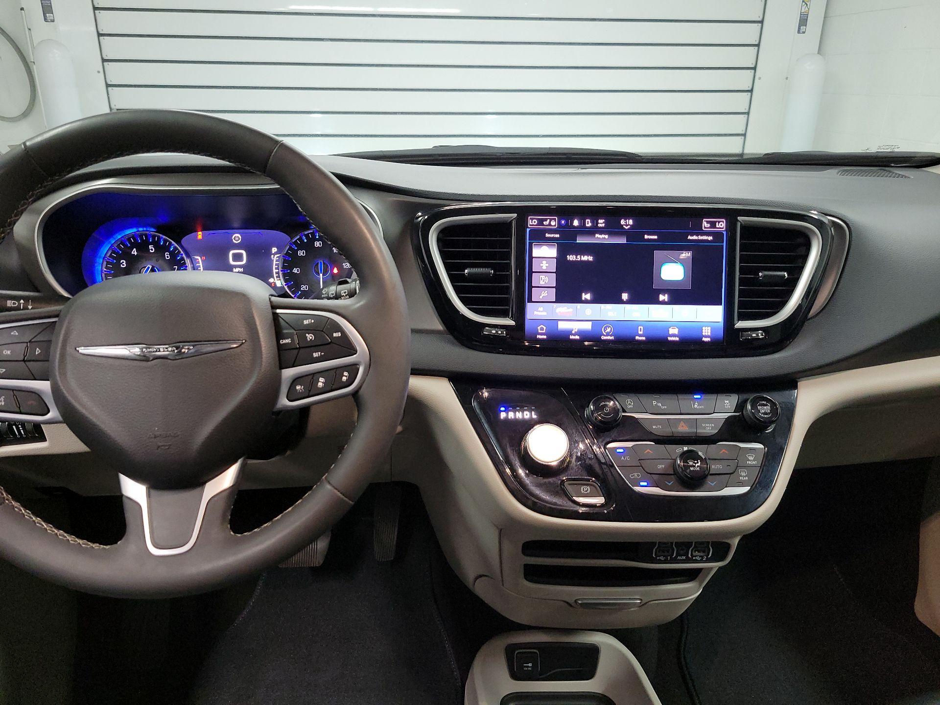 Thumbnail: 2023 Chrysler Pacifica - 9