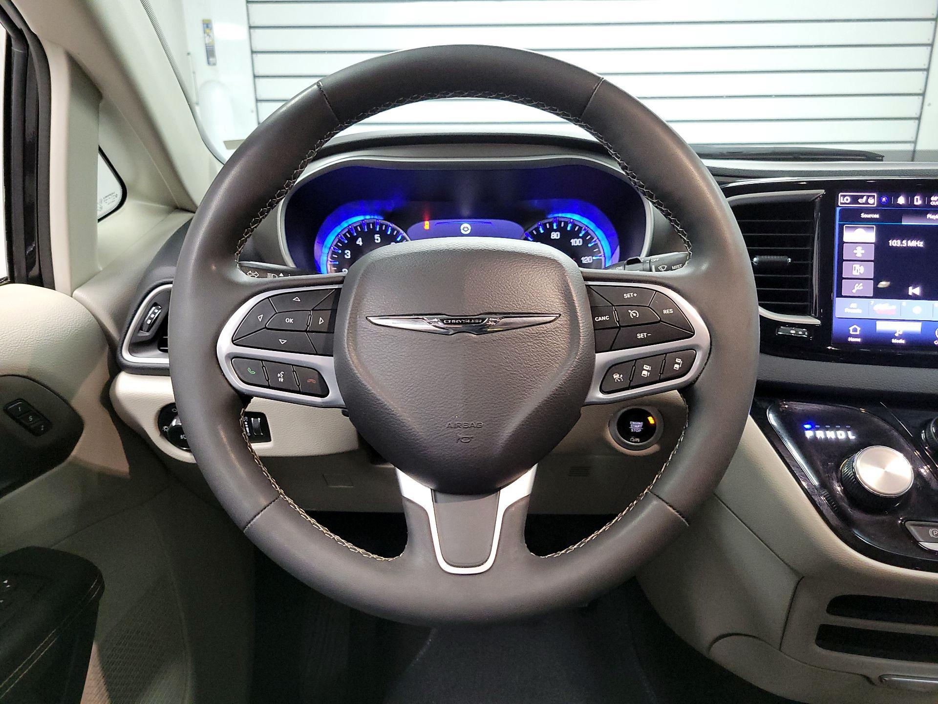Thumbnail: 2023 Chrysler Pacifica - 10