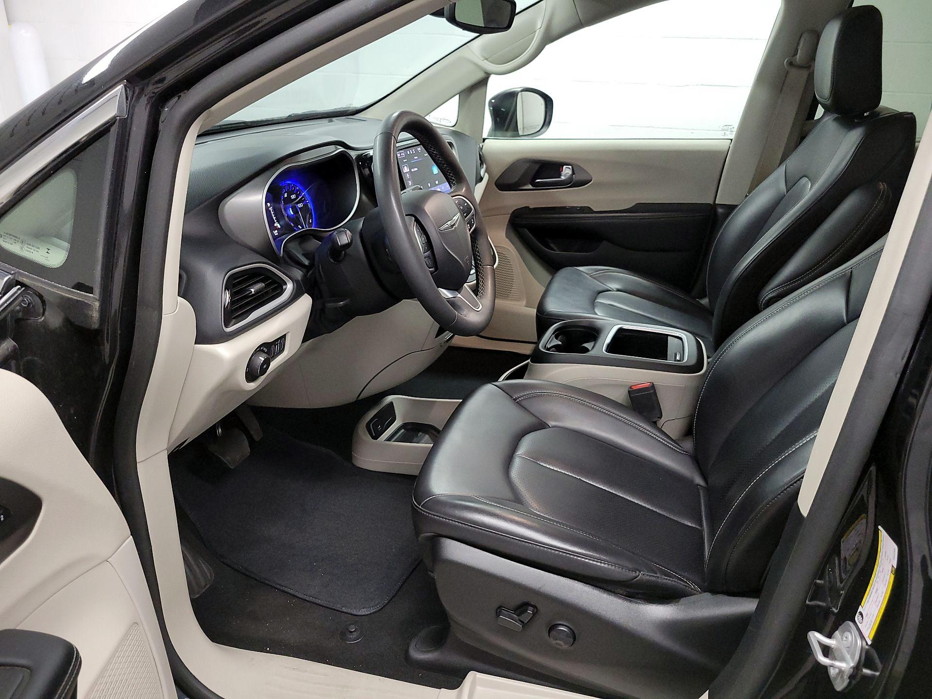 Thumbnail: 2023 Chrysler Pacifica - 11