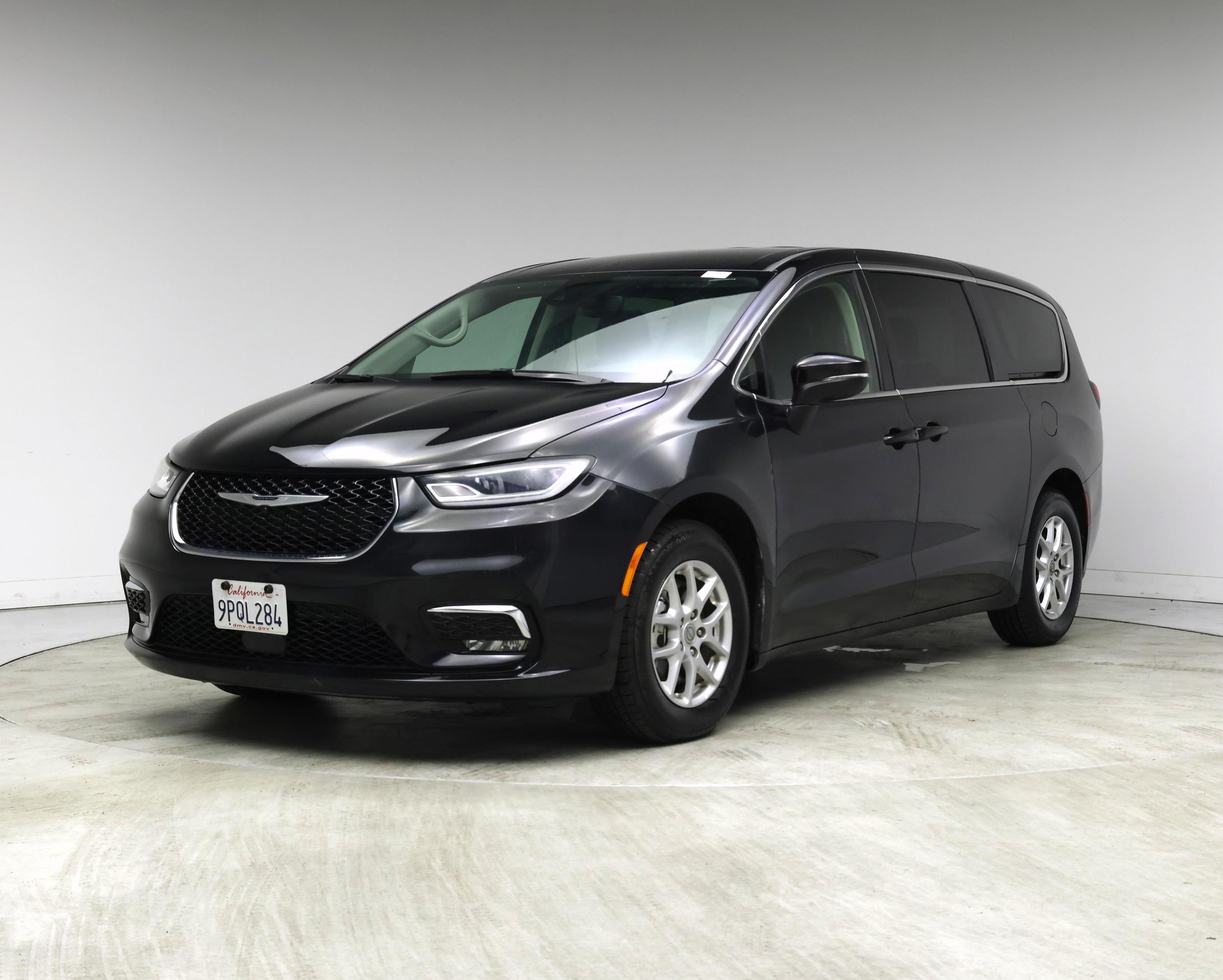 Thumbnail: 2023 Chrysler Pacifica - 4