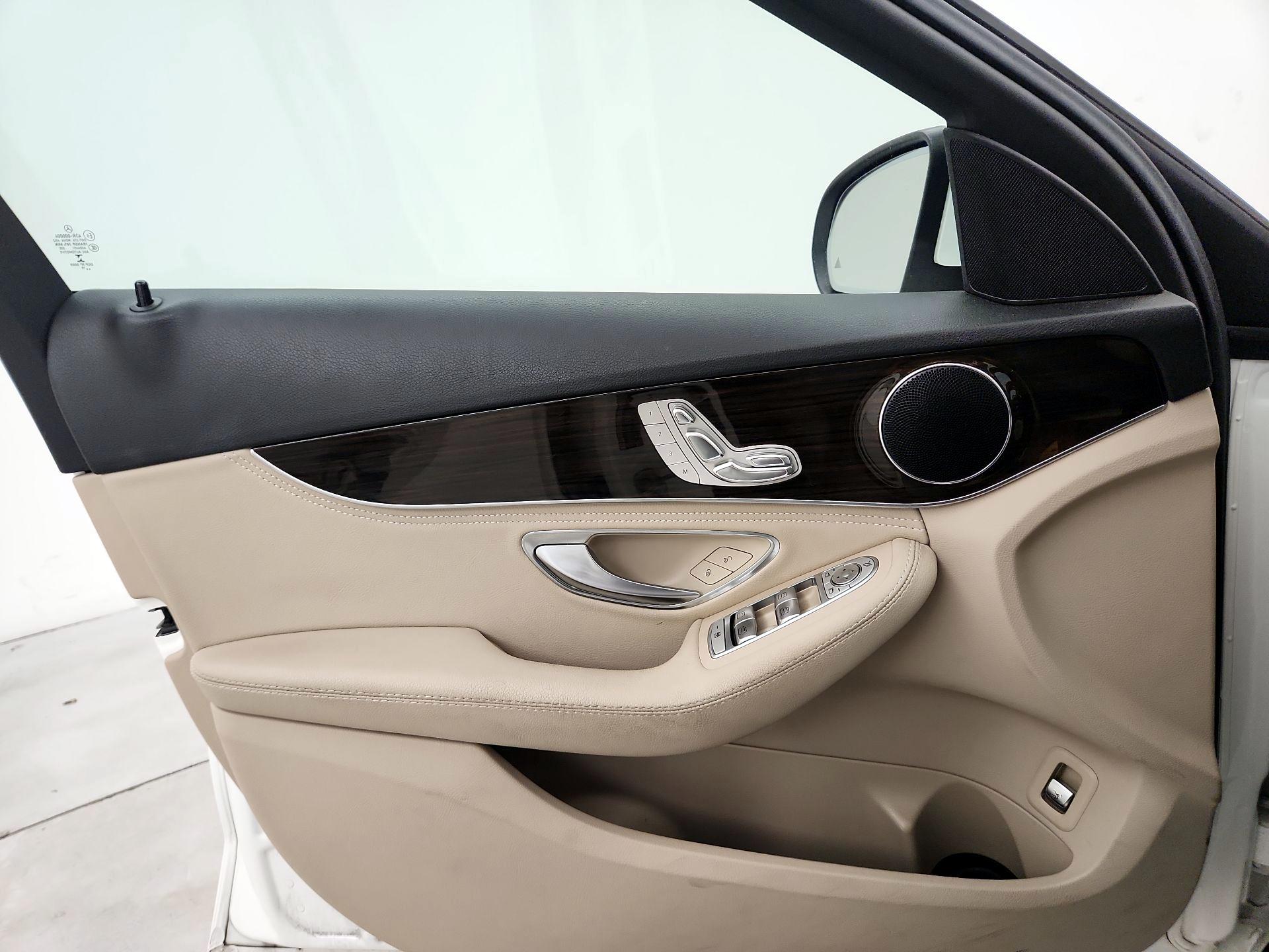 Thumbnail: 2015 Mercedes-Benz C-Class - 12
