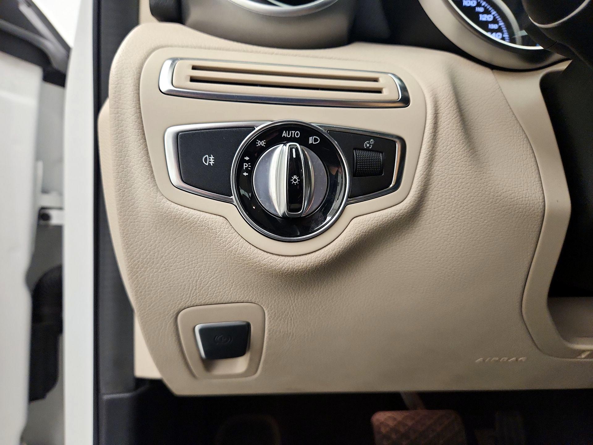 Thumbnail: 2015 Mercedes-Benz C-Class - 13