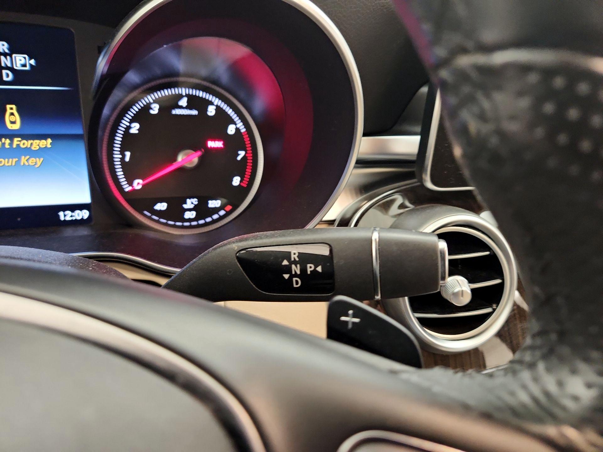 Thumbnail: 2015 Mercedes-Benz C-Class - 18