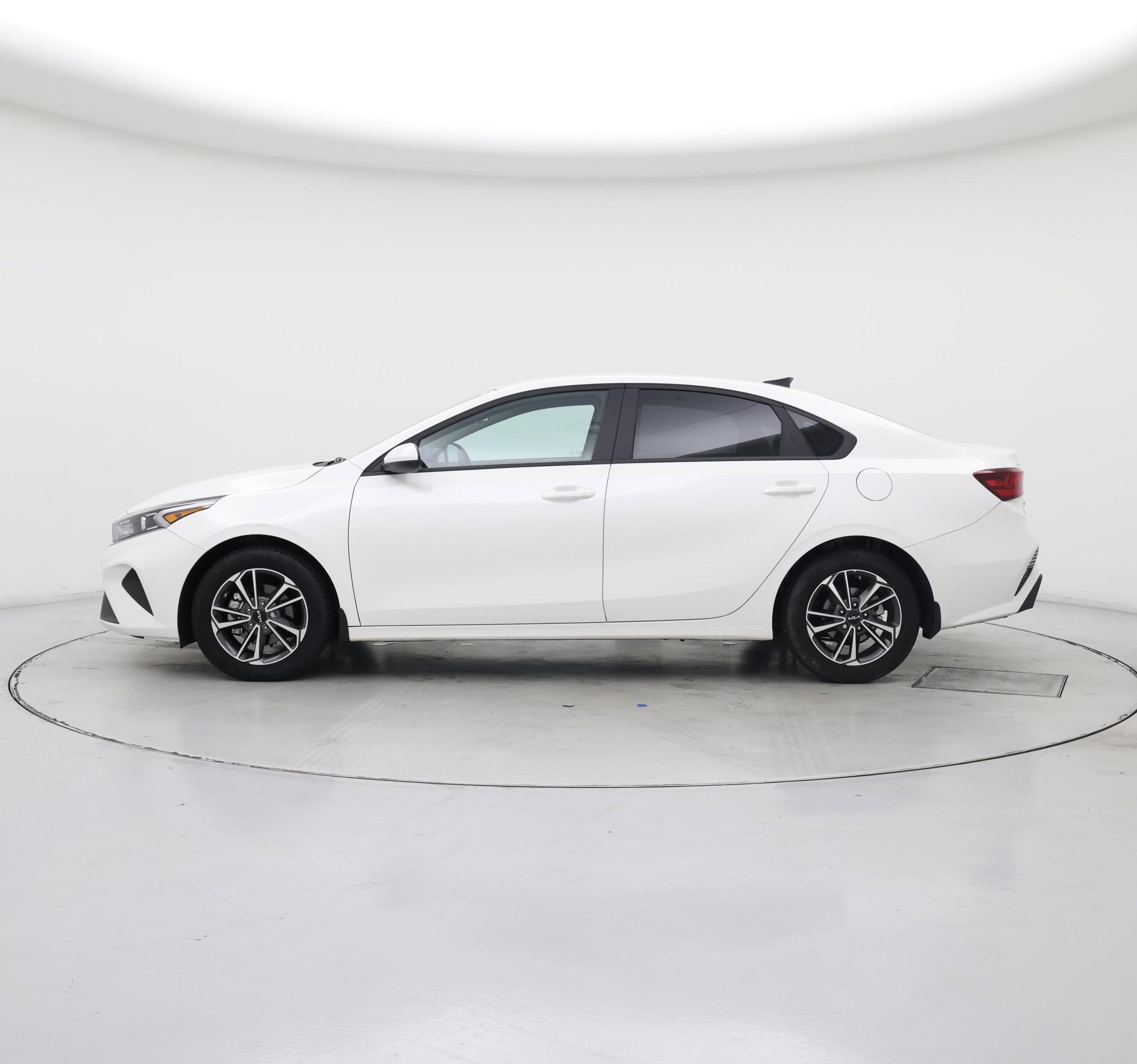 Thumbnail: 2023 Kia Forte - 3