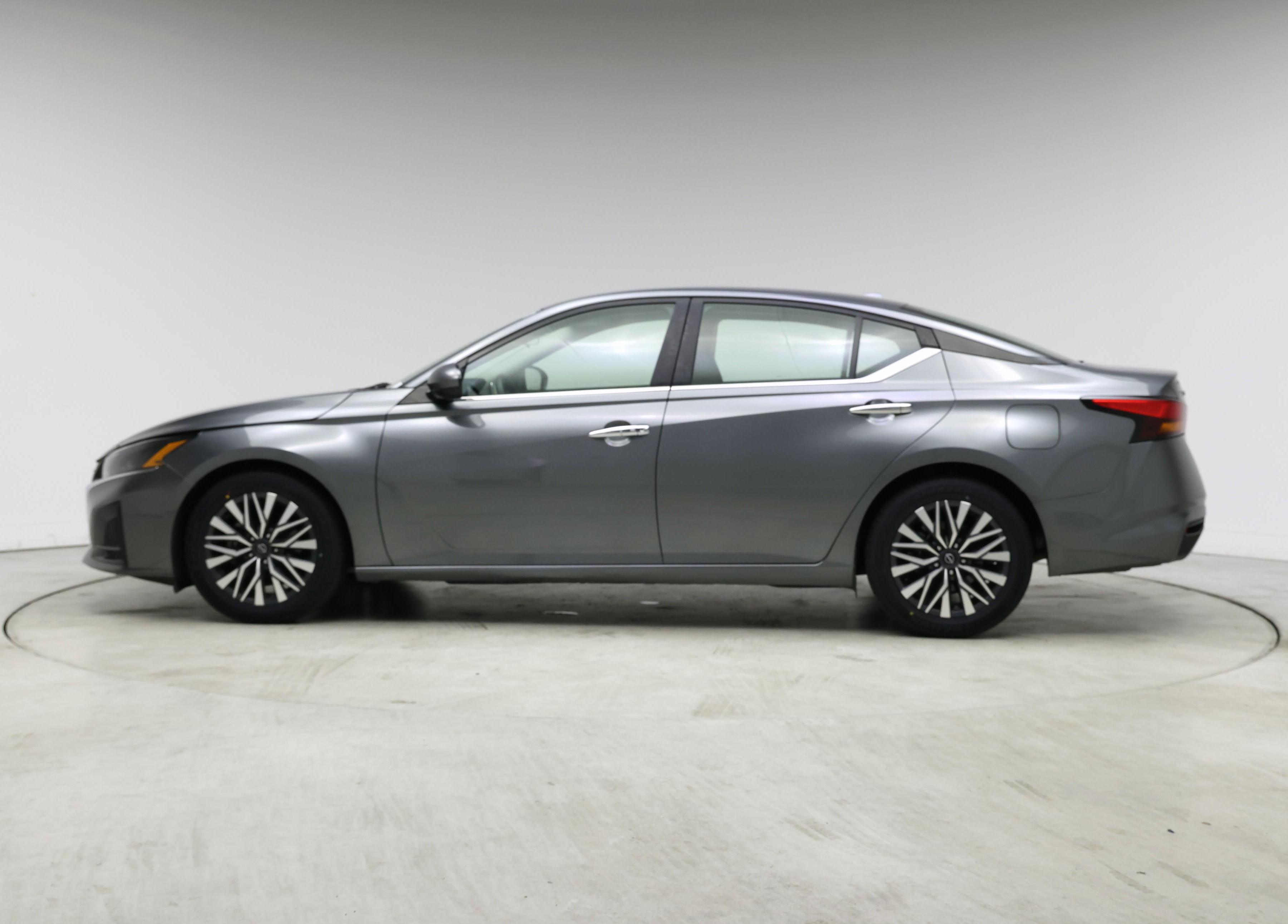 Thumbnail: 2023 Nissan Altima - 3