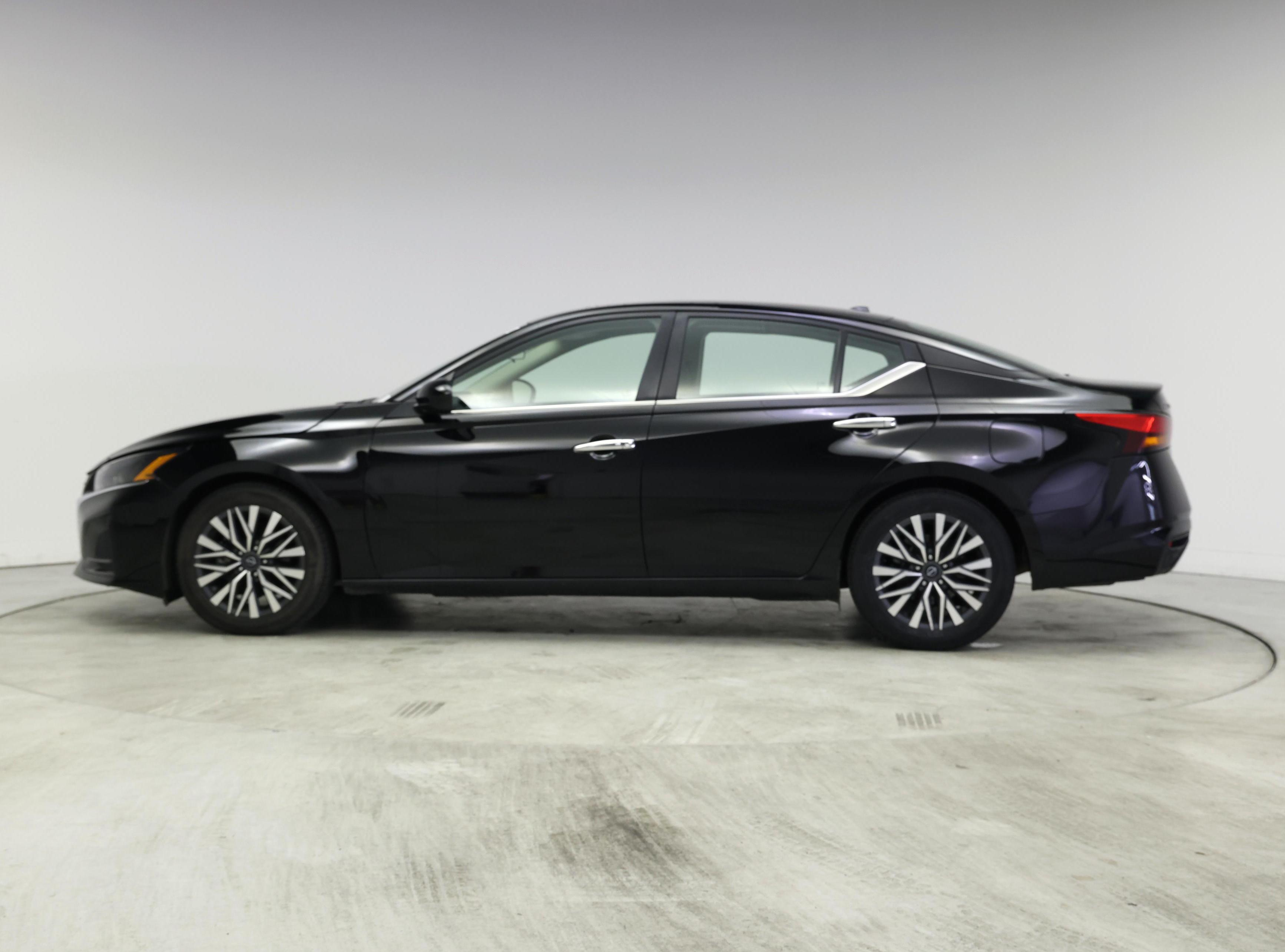 Thumbnail: 2023 Nissan Altima - 3