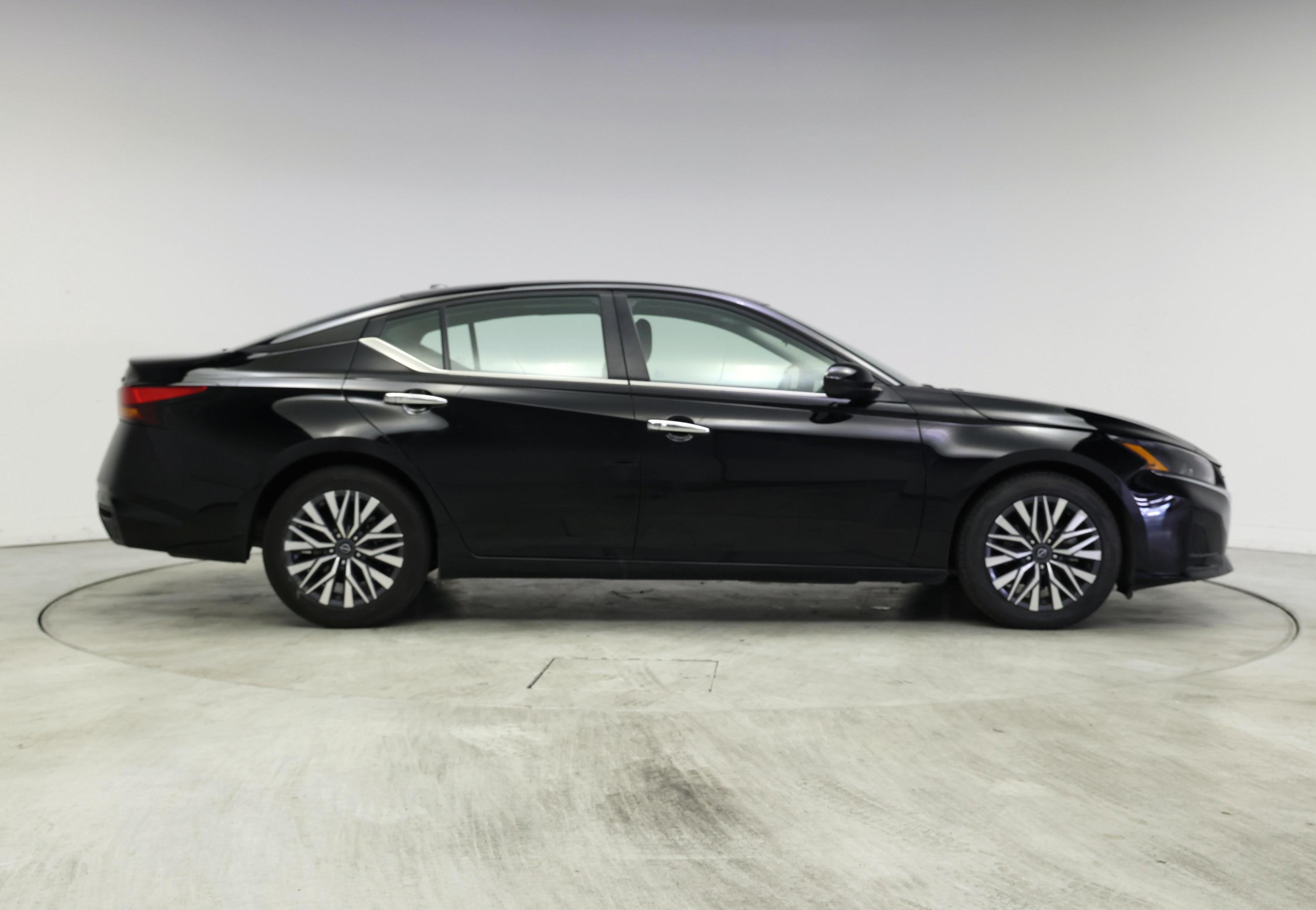 Thumbnail: 2023 Nissan Altima - 7