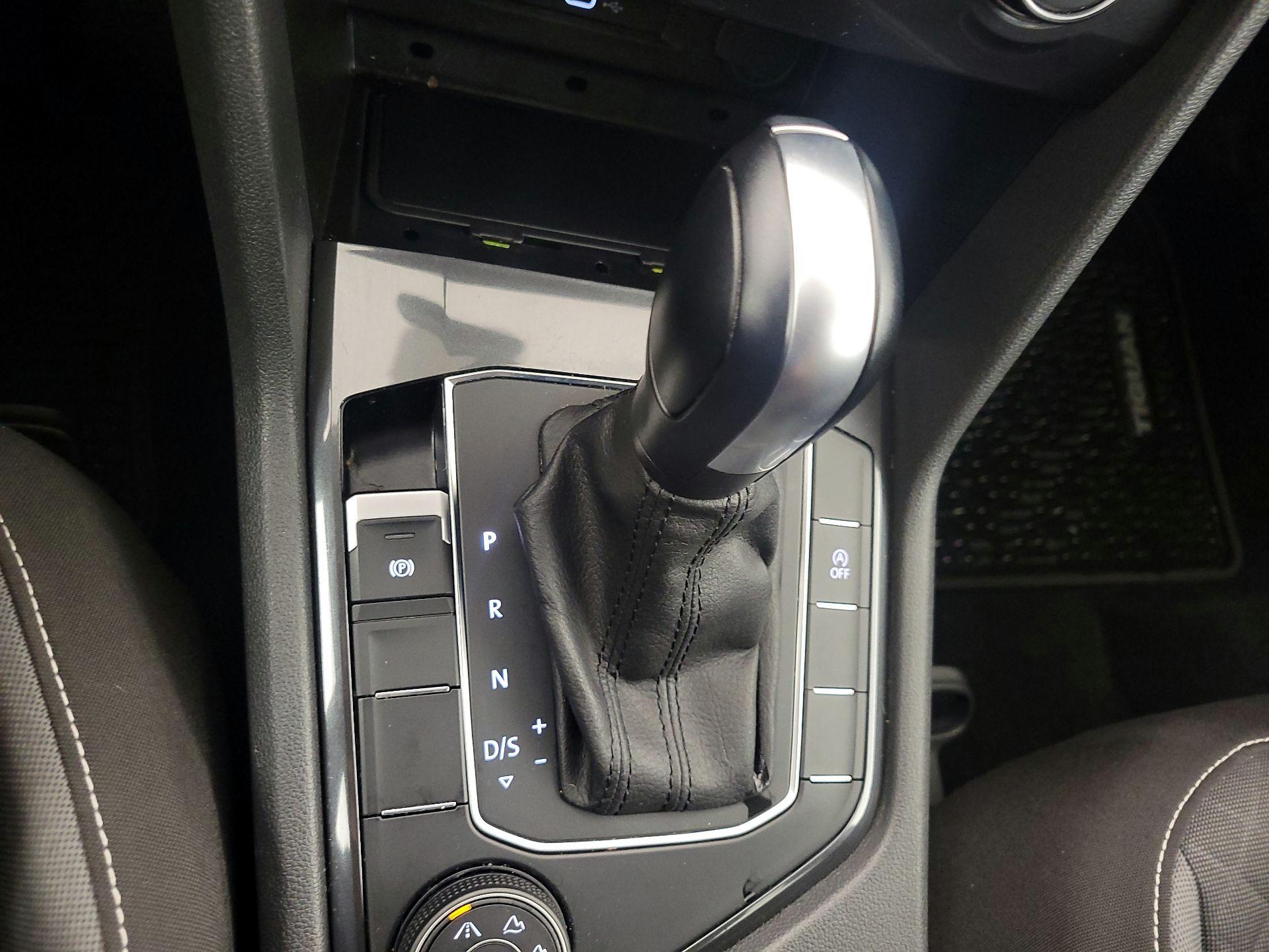 Thumbnail: 2021 Volkswagen Tiguan - 17