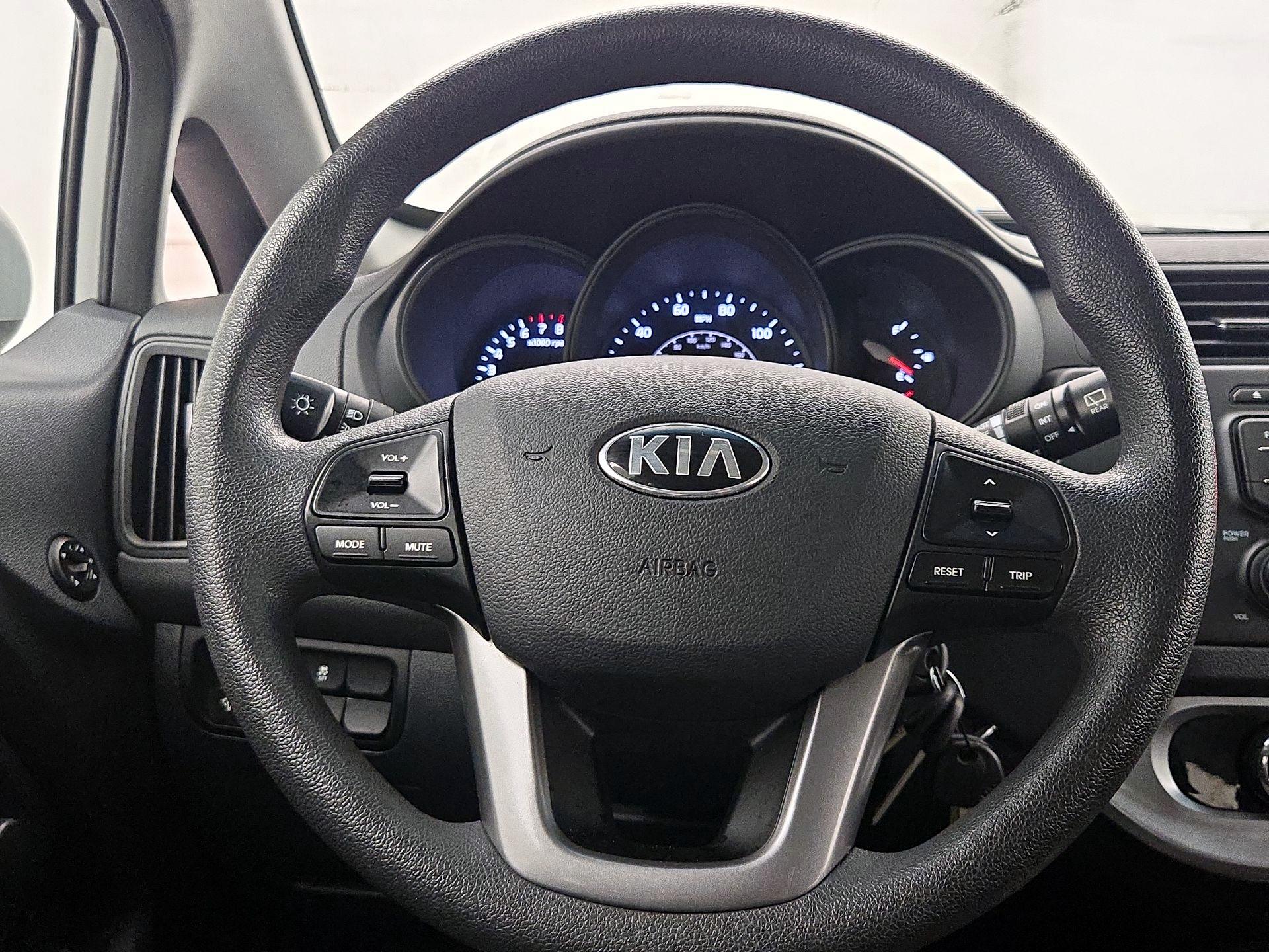 Thumbnail: 2015 Kia Rio - 10
