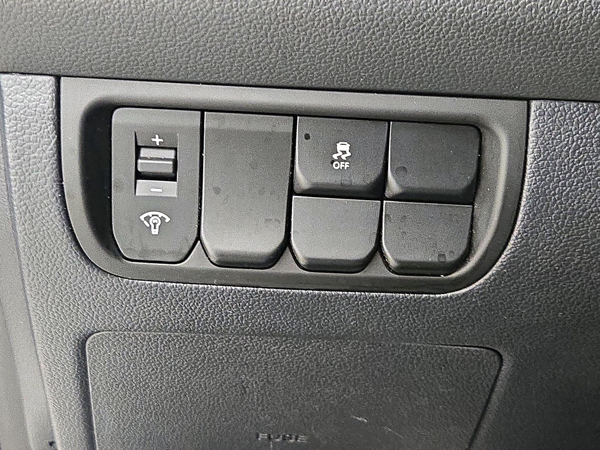 Thumbnail: 2015 Kia Rio - 13