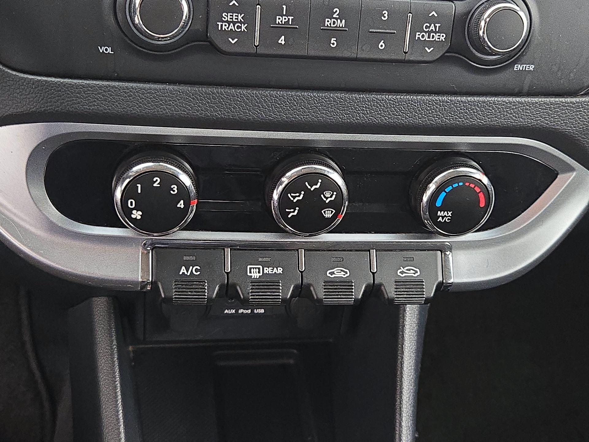 Thumbnail: 2015 Kia Rio - 15