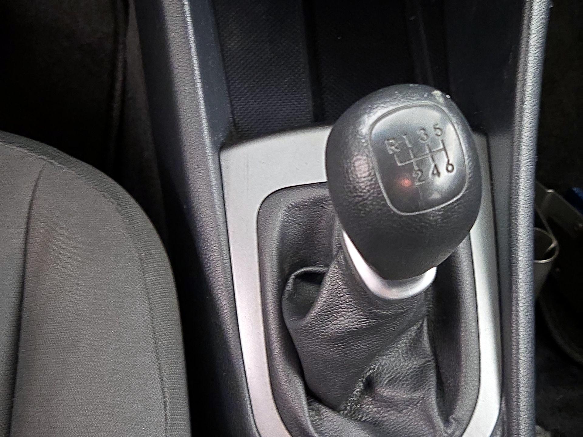 Thumbnail: 2015 Kia Rio - 16