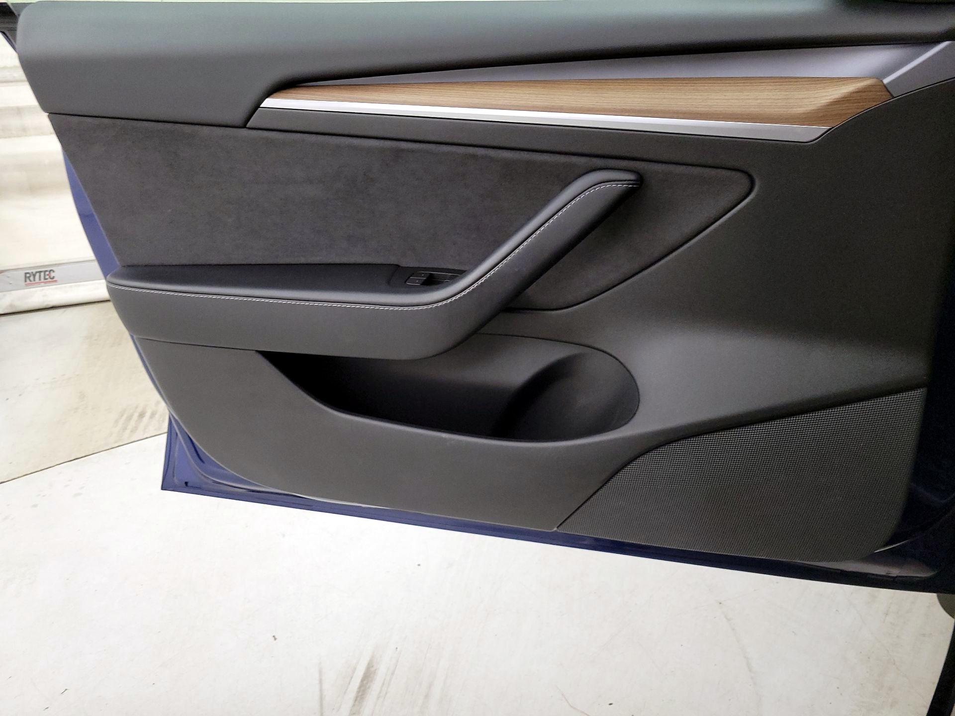 Thumbnail: 2021 Tesla Model 3 - 12