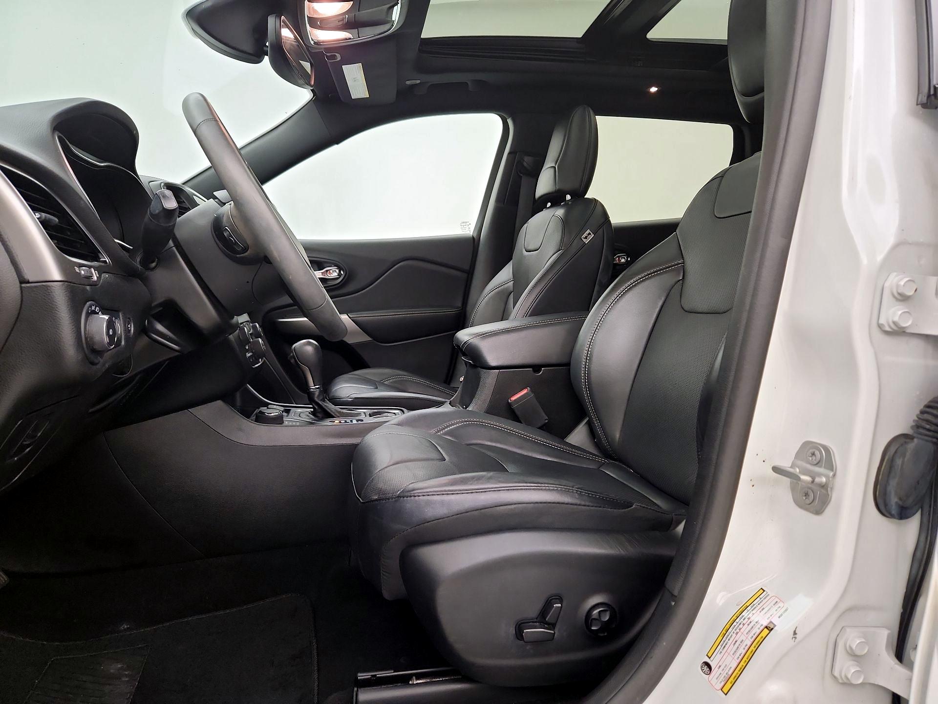 Thumbnail: 2021 Jeep Cherokee - 11