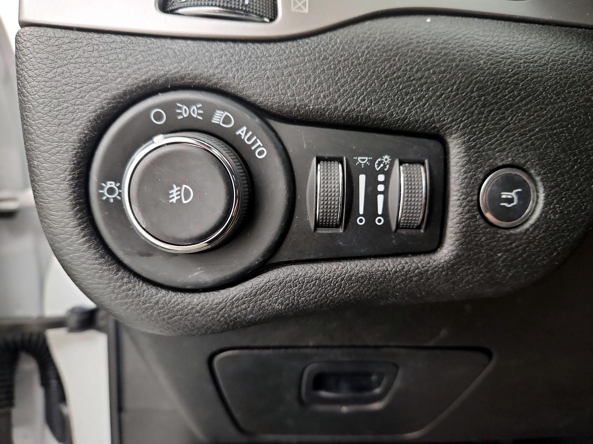Thumbnail: 2021 Jeep Cherokee - 13