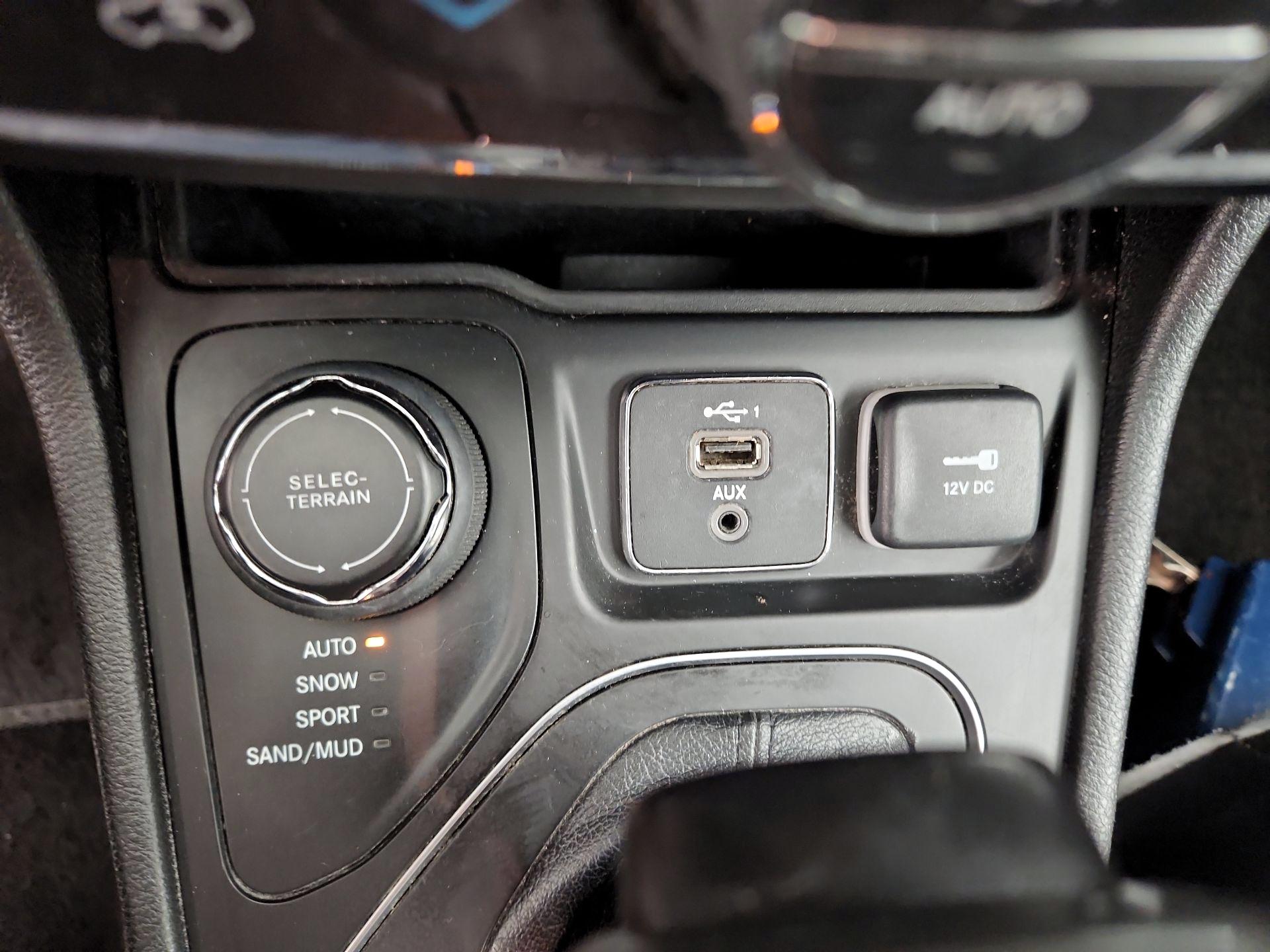 Thumbnail: 2021 Jeep Cherokee - 18