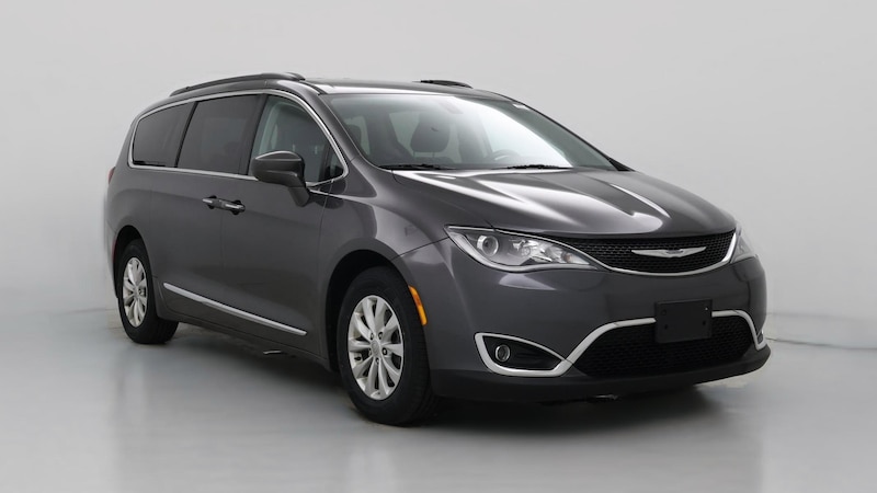 2017 Chrysler Pacifica Touring L Hero Image