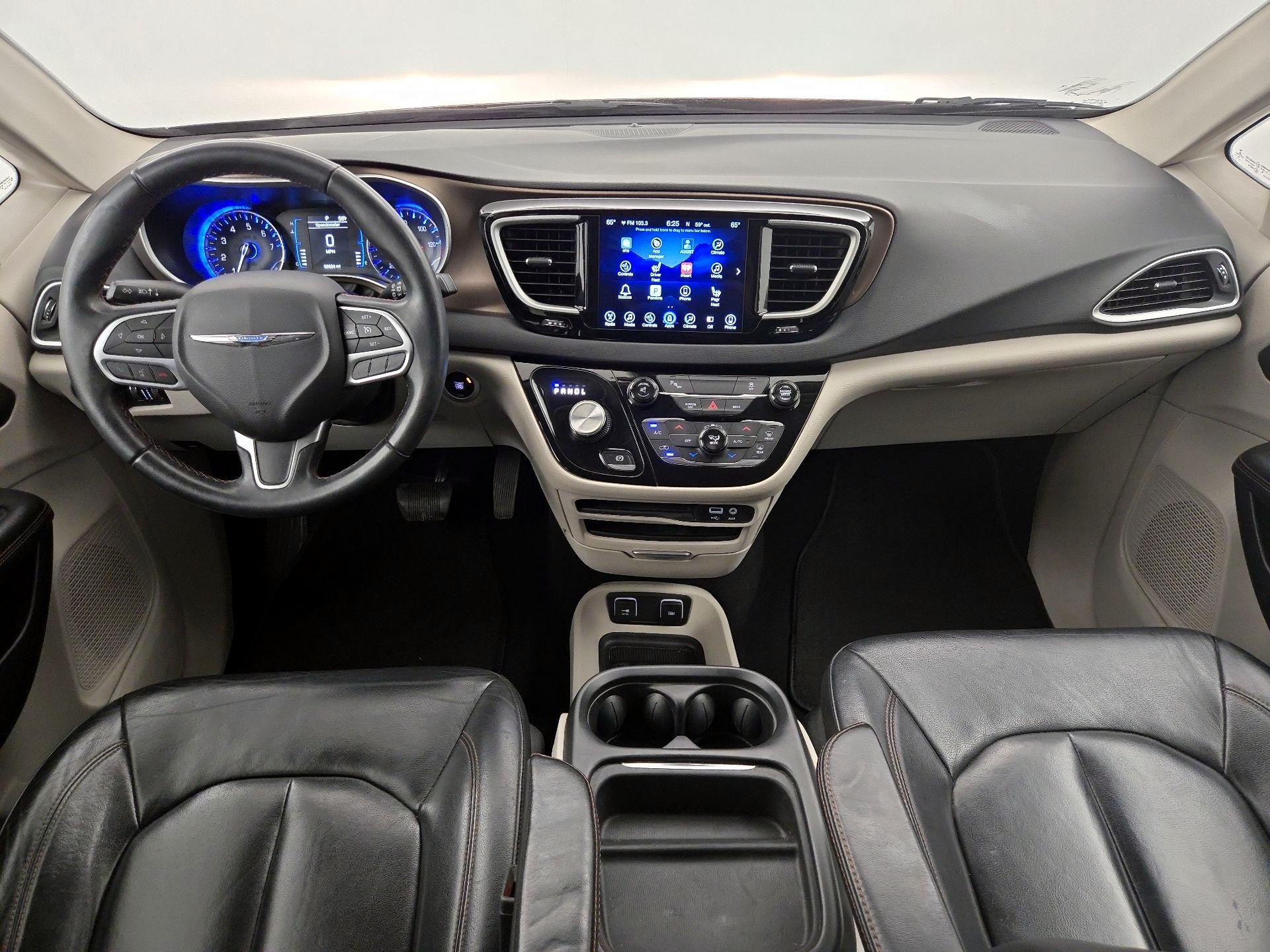 Thumbnail: 2017 Chrysler Pacifica - 9