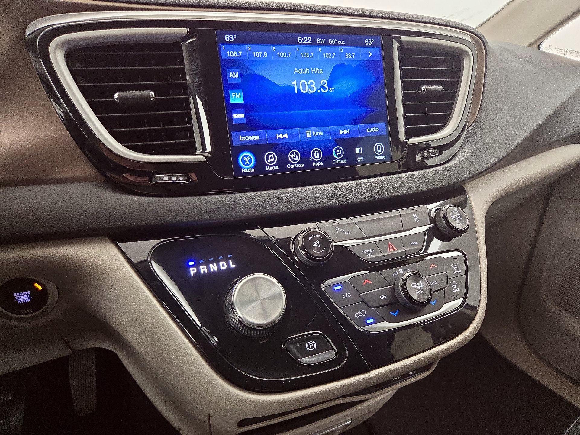 Thumbnail: 2017 Chrysler Pacifica - 15