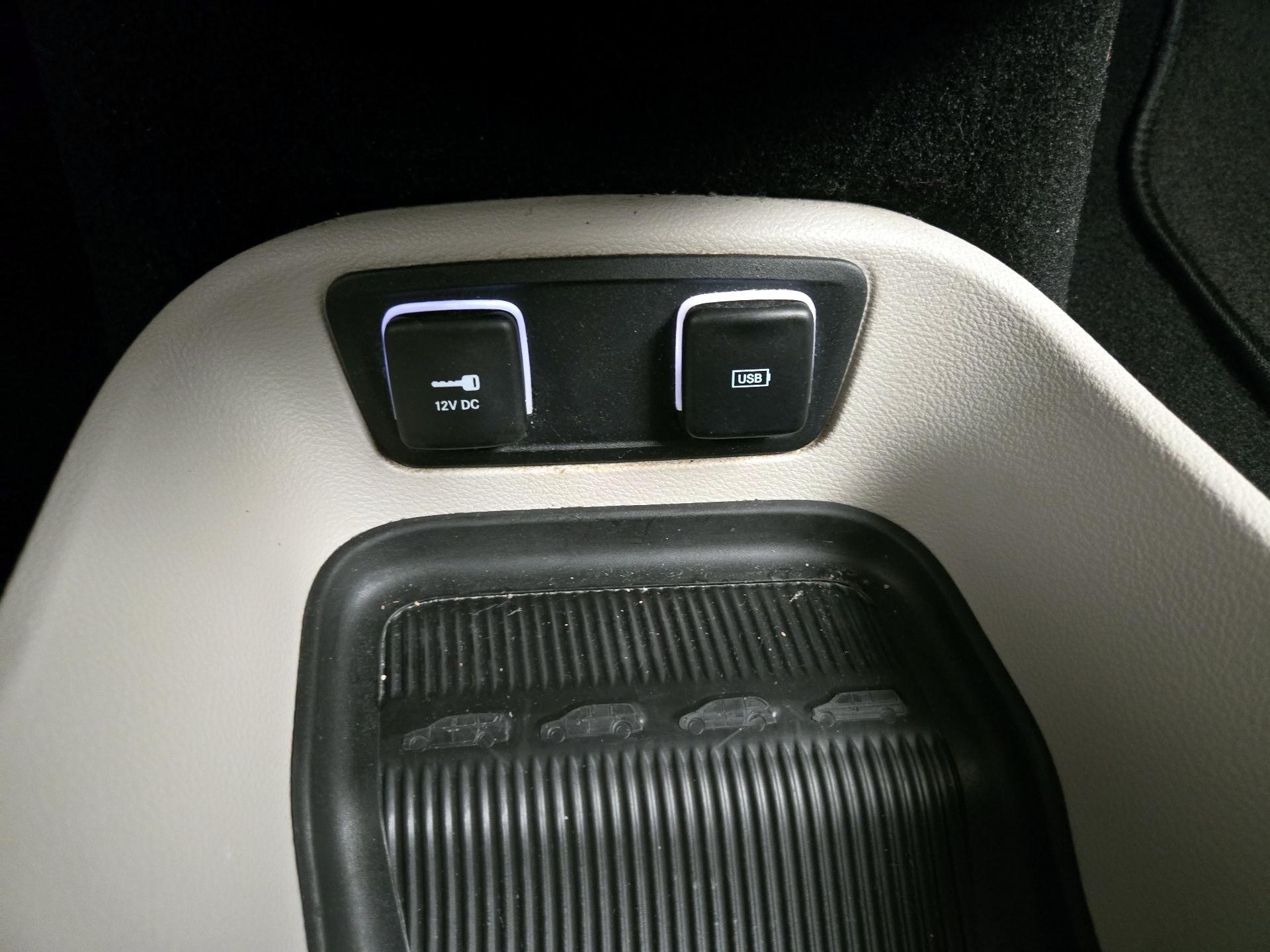 Thumbnail: 2017 Chrysler Pacifica - 18