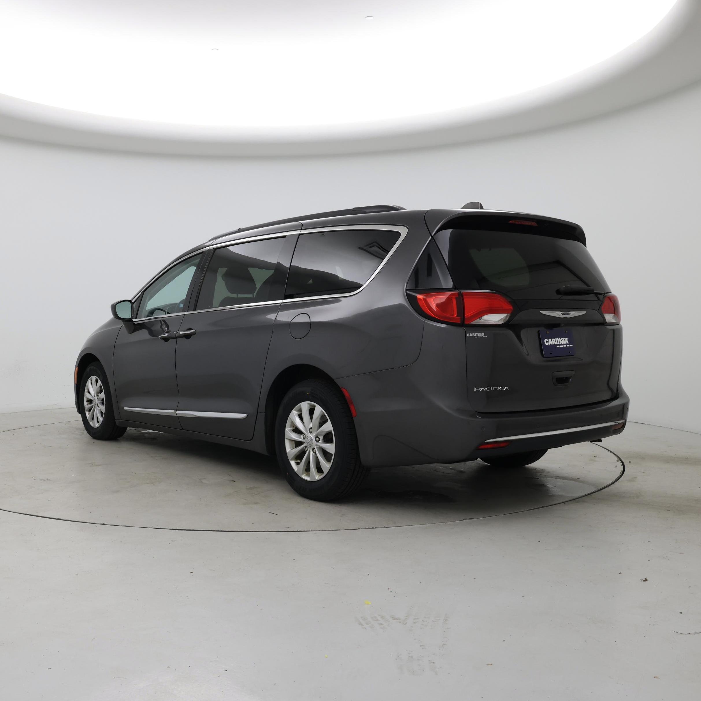 Thumbnail: 2017 Chrysler Pacifica - 2