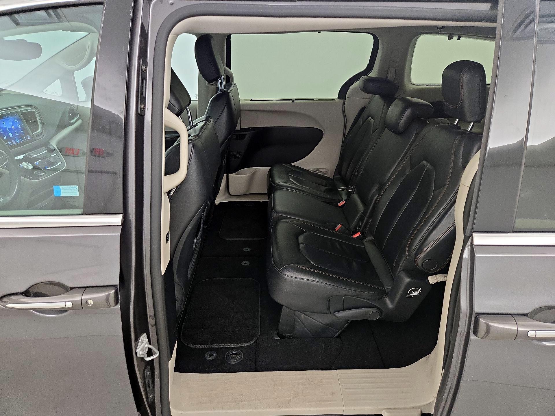 Thumbnail: 2017 Chrysler Pacifica - 19