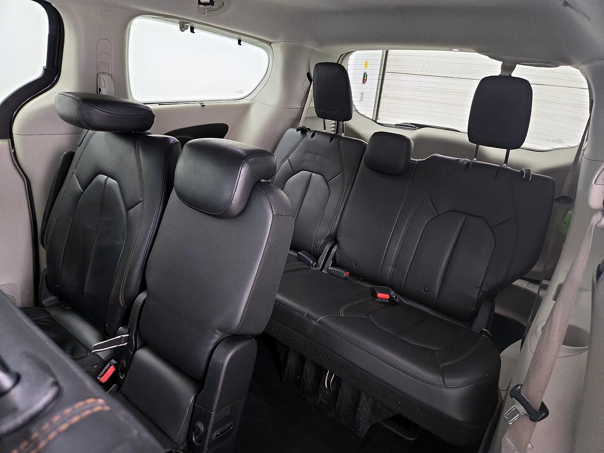 Thumbnail: 2017 Chrysler Pacifica - 20