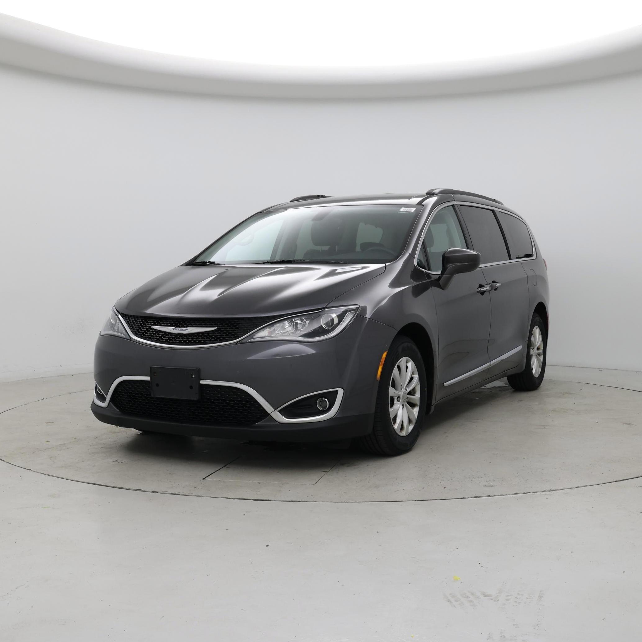 Thumbnail: 2017 Chrysler Pacifica - 4