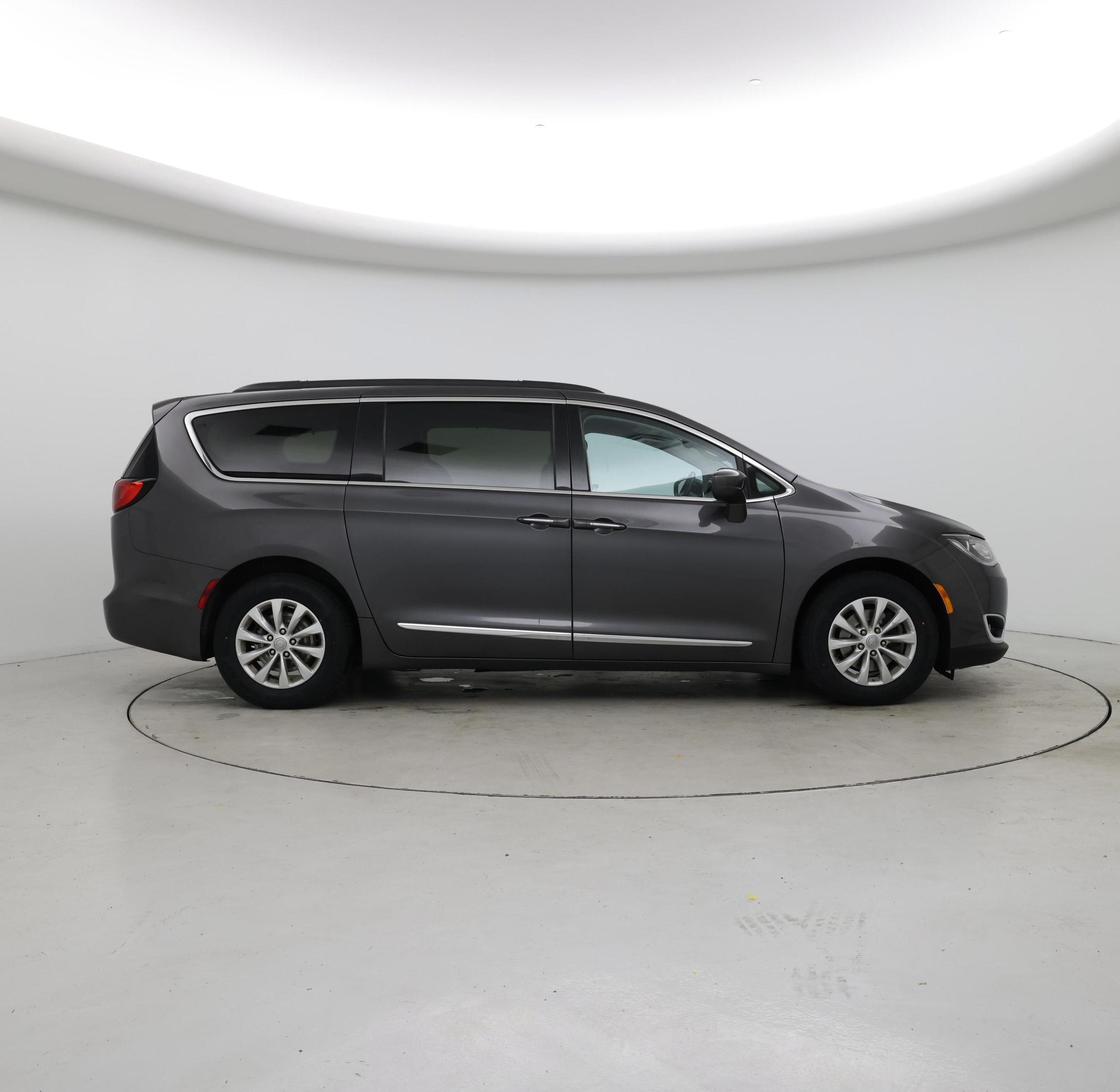 Thumbnail: 2017 Chrysler Pacifica - 7